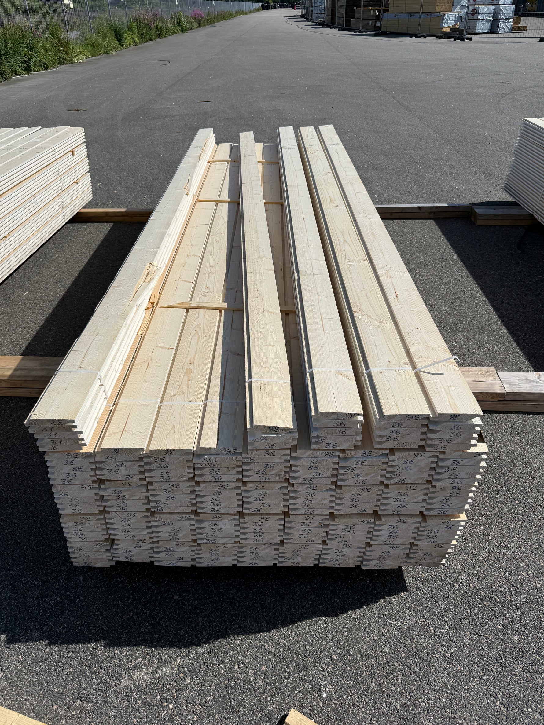Paket Ytterpanel Enkelfas Halvspont 22x120mm, 203st 3.60m Grundmålad