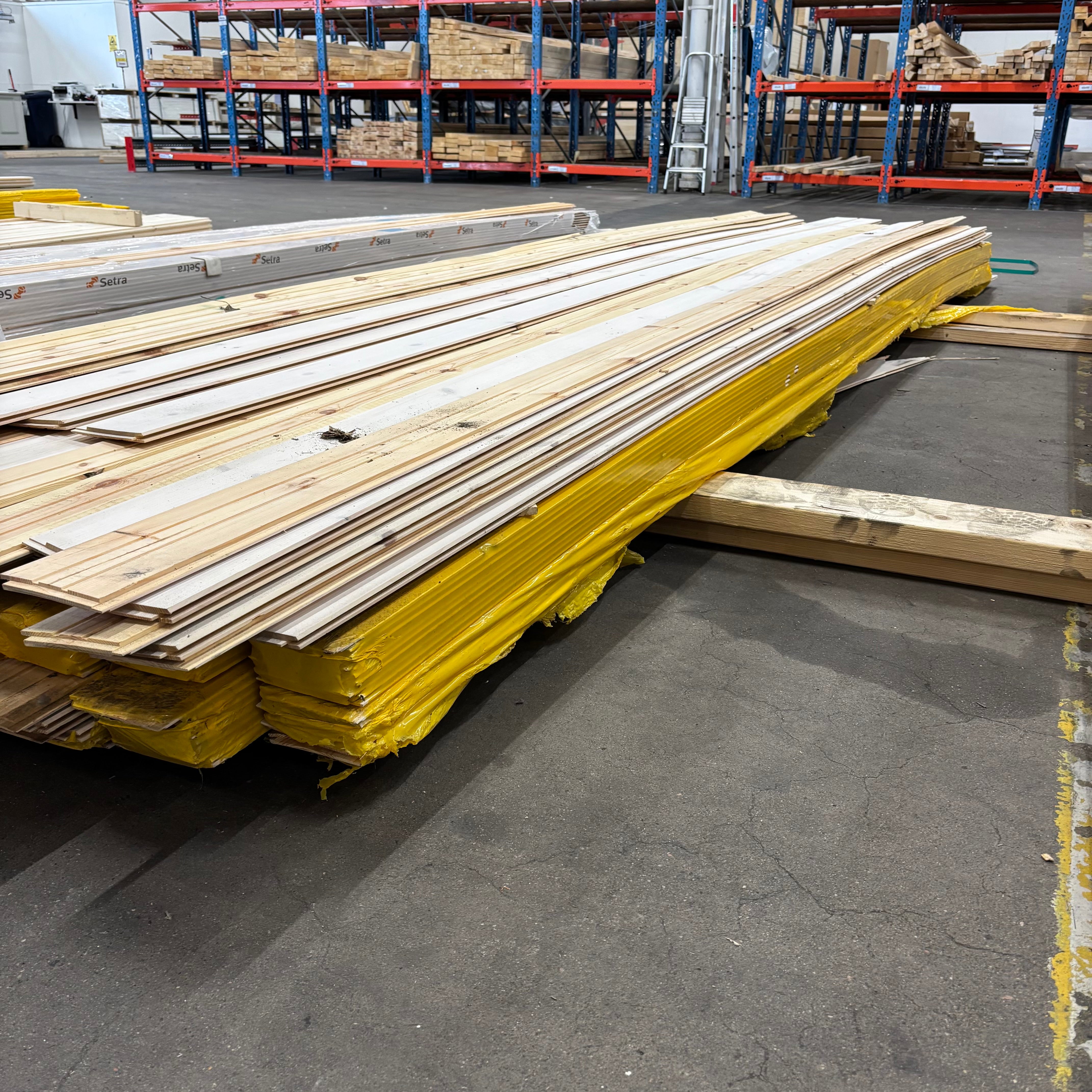 Paket Spårpanel 13x120mm – 135 st (4,40 m, furu, vitlasyr + lack)