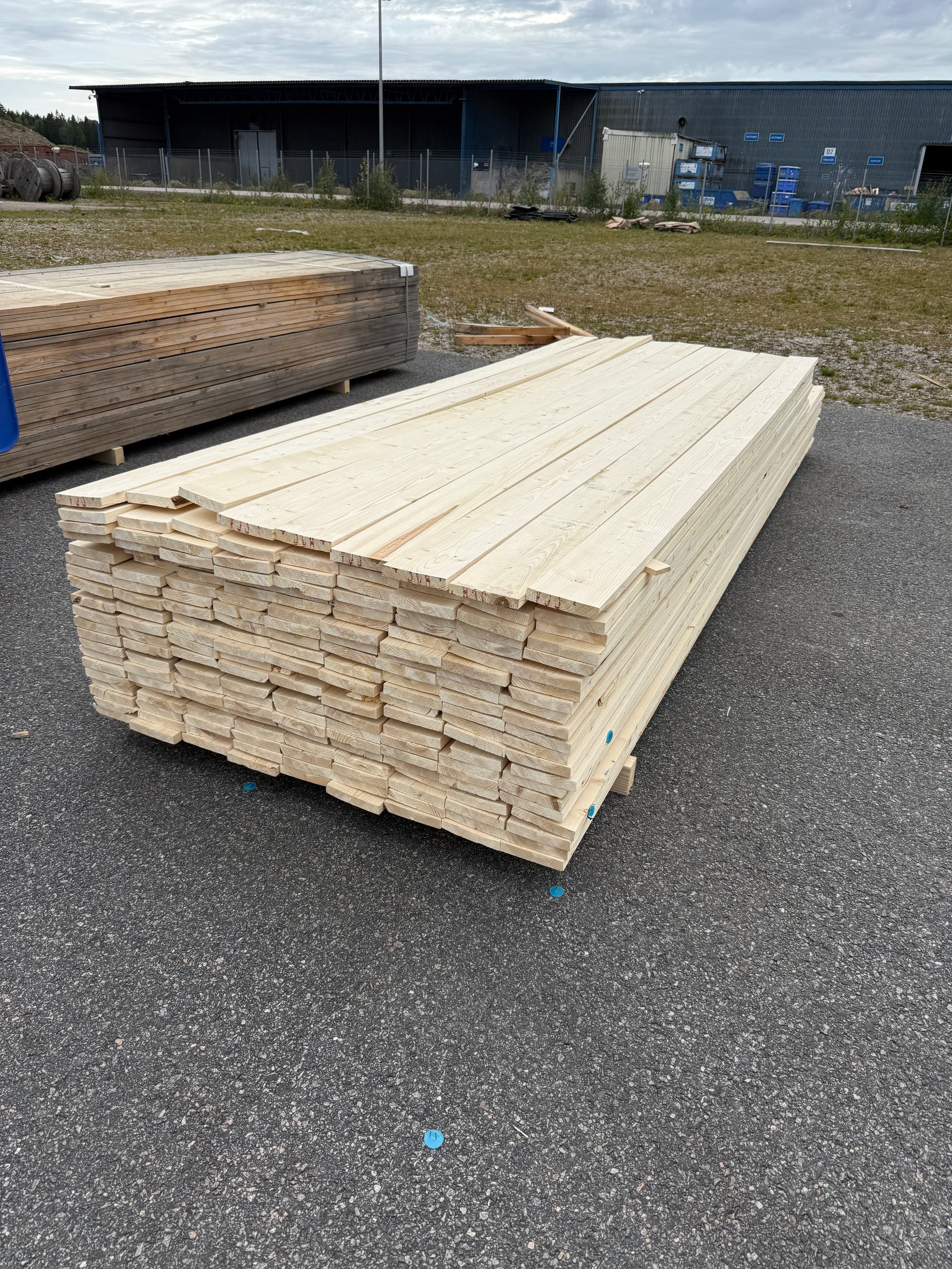 Paket Finsågade Brädor 22x120 mm – 3,00–3,60 m (Andra sortering)
