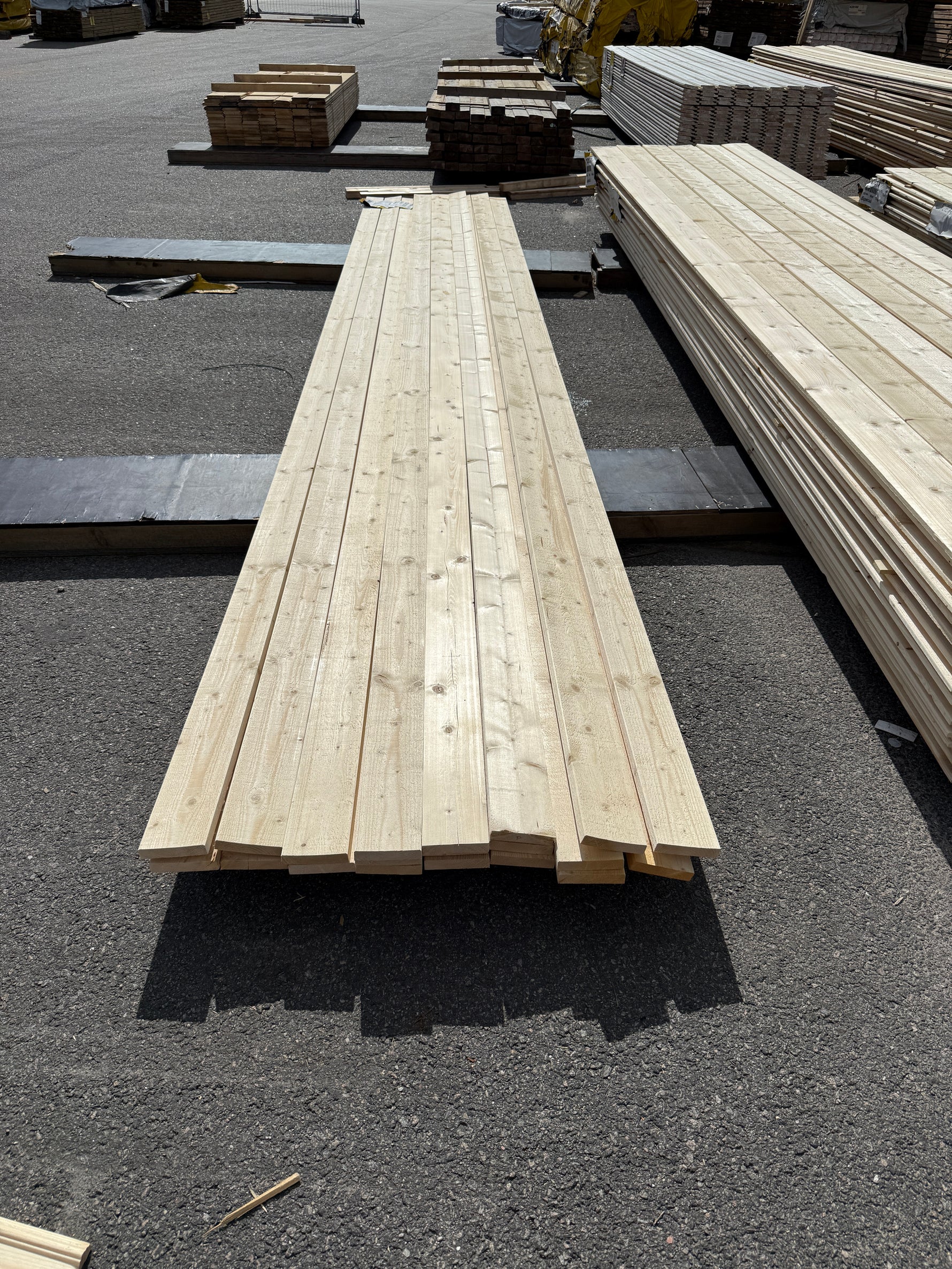 Paket Finsågade Brädor 22×105mm 5,10m 20st Obehandlad Gran
