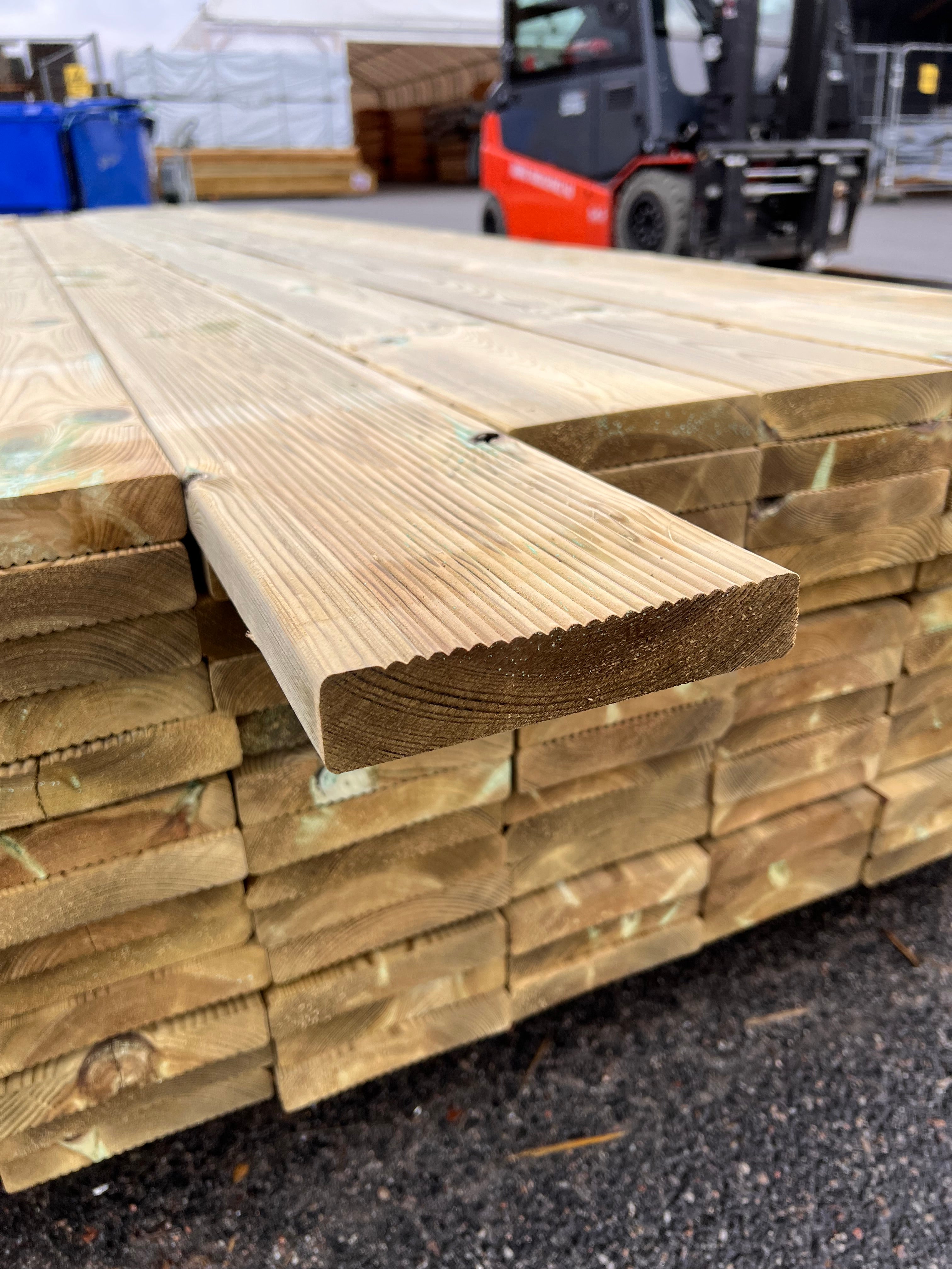Paket Rillad Trall Tryckimpregnerad 28x145mm – 91 st (3,0 m, Furu, B-sort)