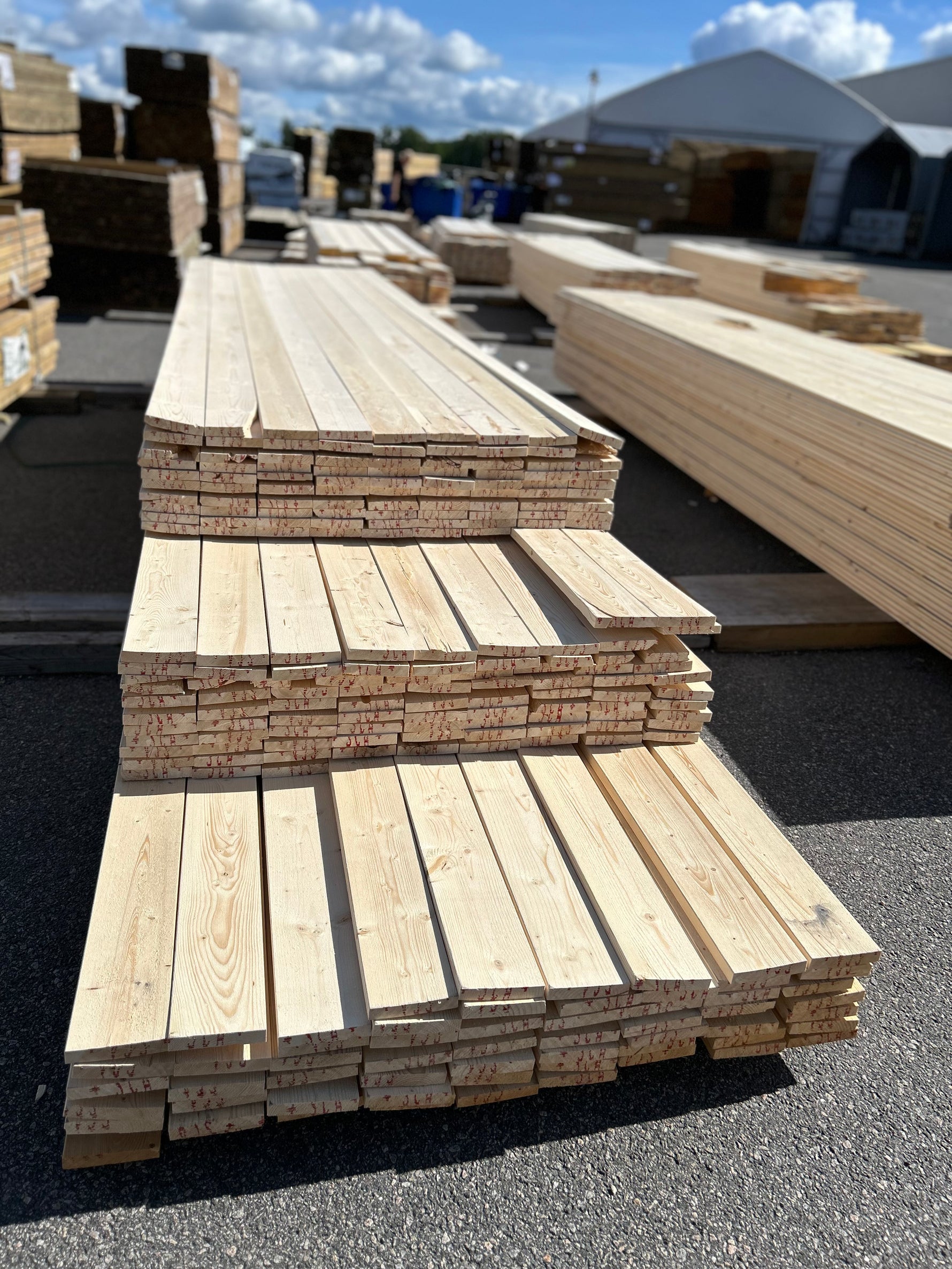 Paket Finsågade Brädor 22x120mm, 235st 4,20–5,40m (Andra sortering)