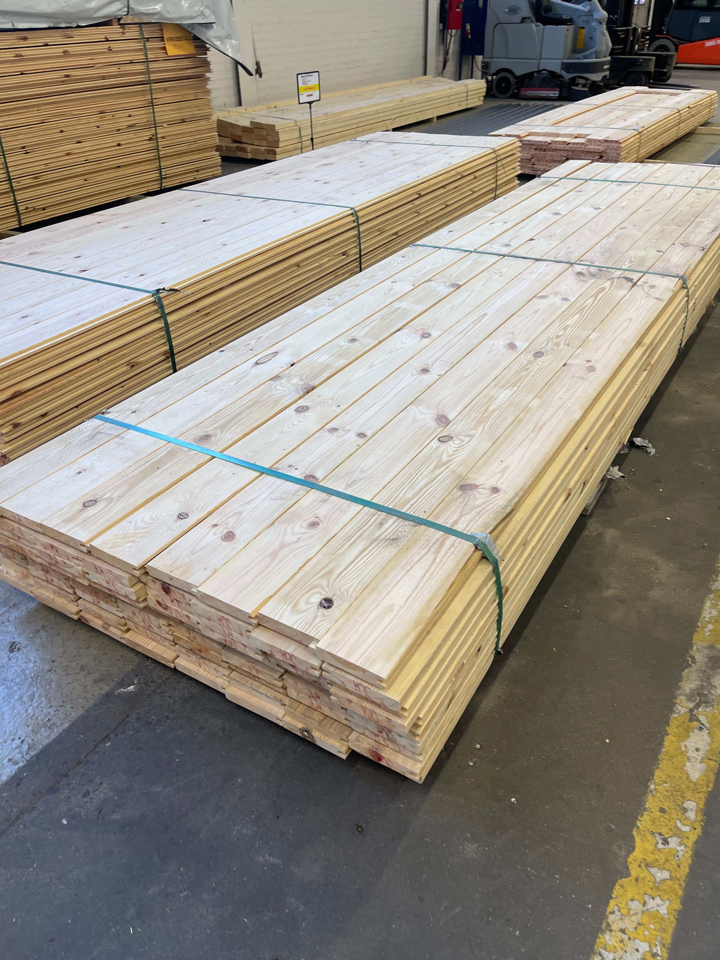 Paket Hyvlad panel 27x145 4.20m 80st-Felproducerad