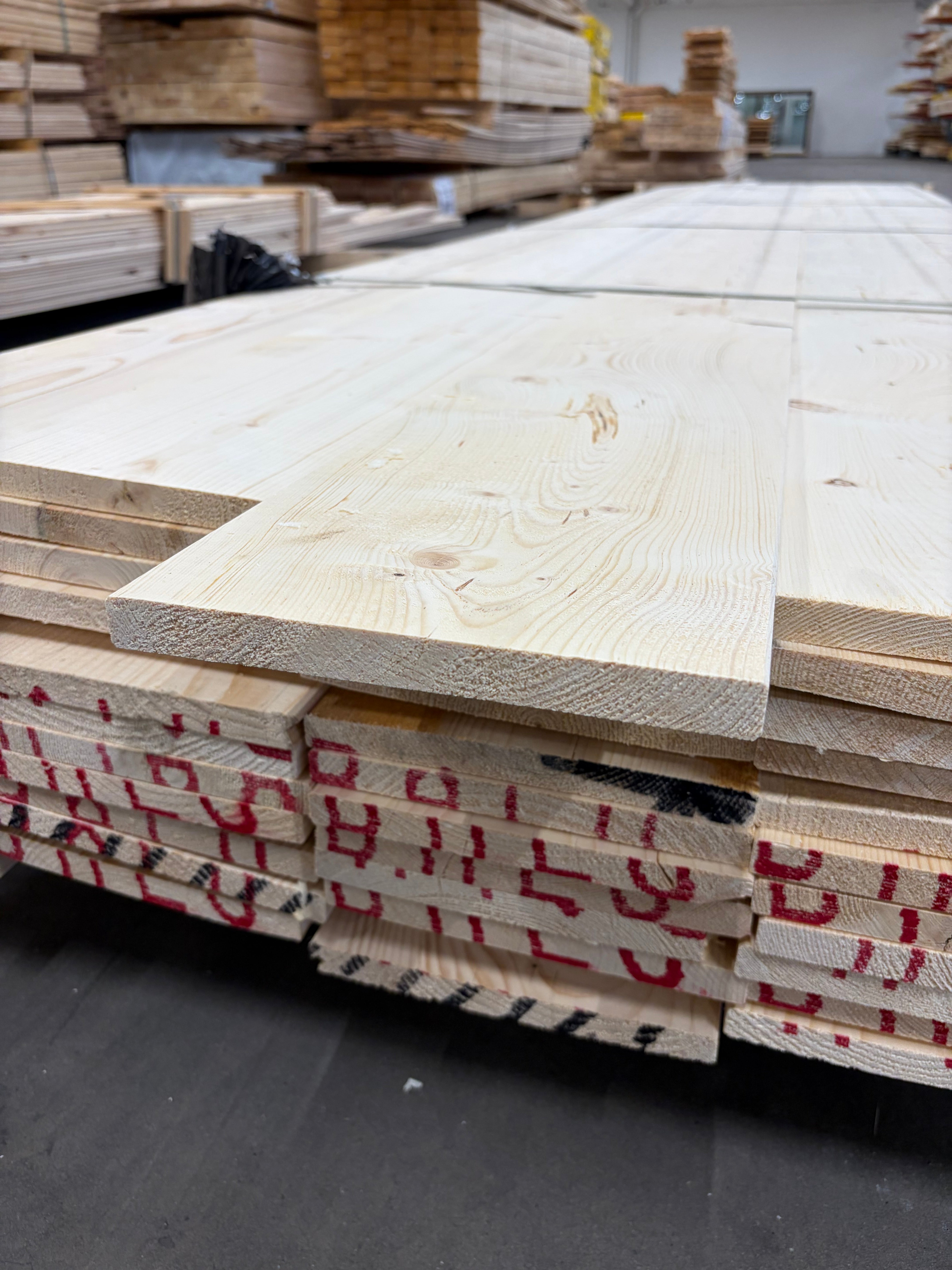 Paket Brädor Runtomhyvlat 4-fas – 55 st (4,2–5,1 m, Gran, Utskott)