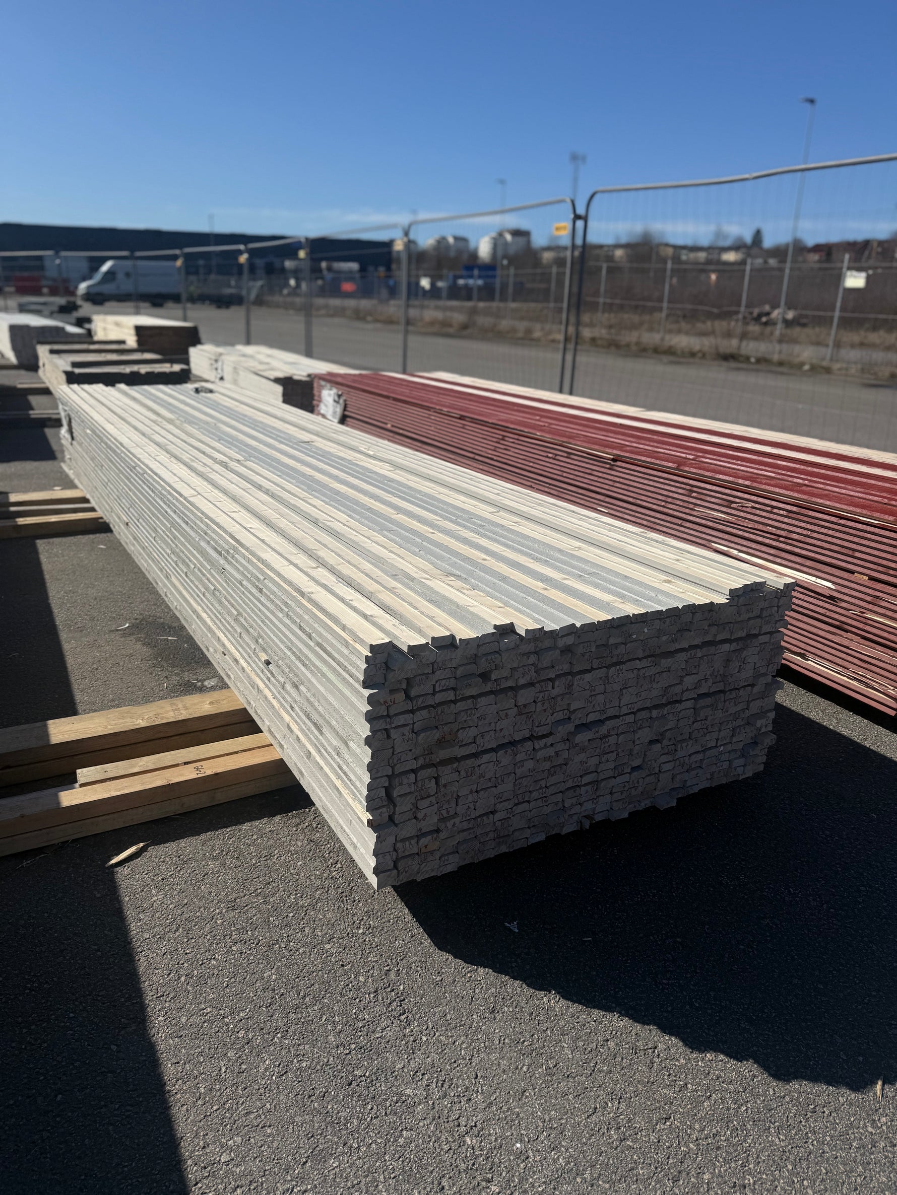 FÄRG? Paket lockläkt 22x45mm Gran MTO NCS mel Pc 4.80m 558st klibbig ljusgrå ingen färgkod - Spirec