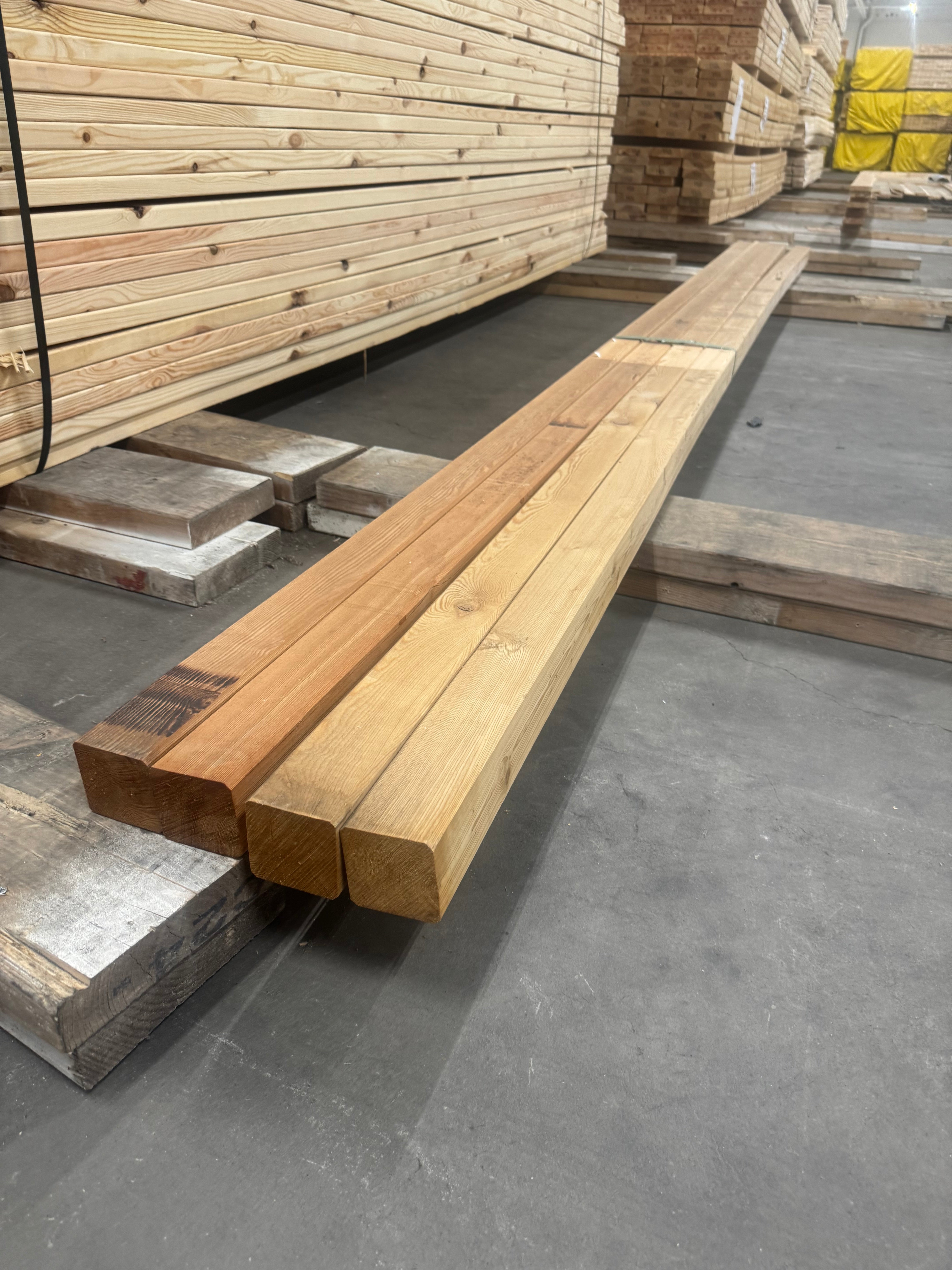 Paket Stolpar 70x70mm 4st 4.055m – Lärk
