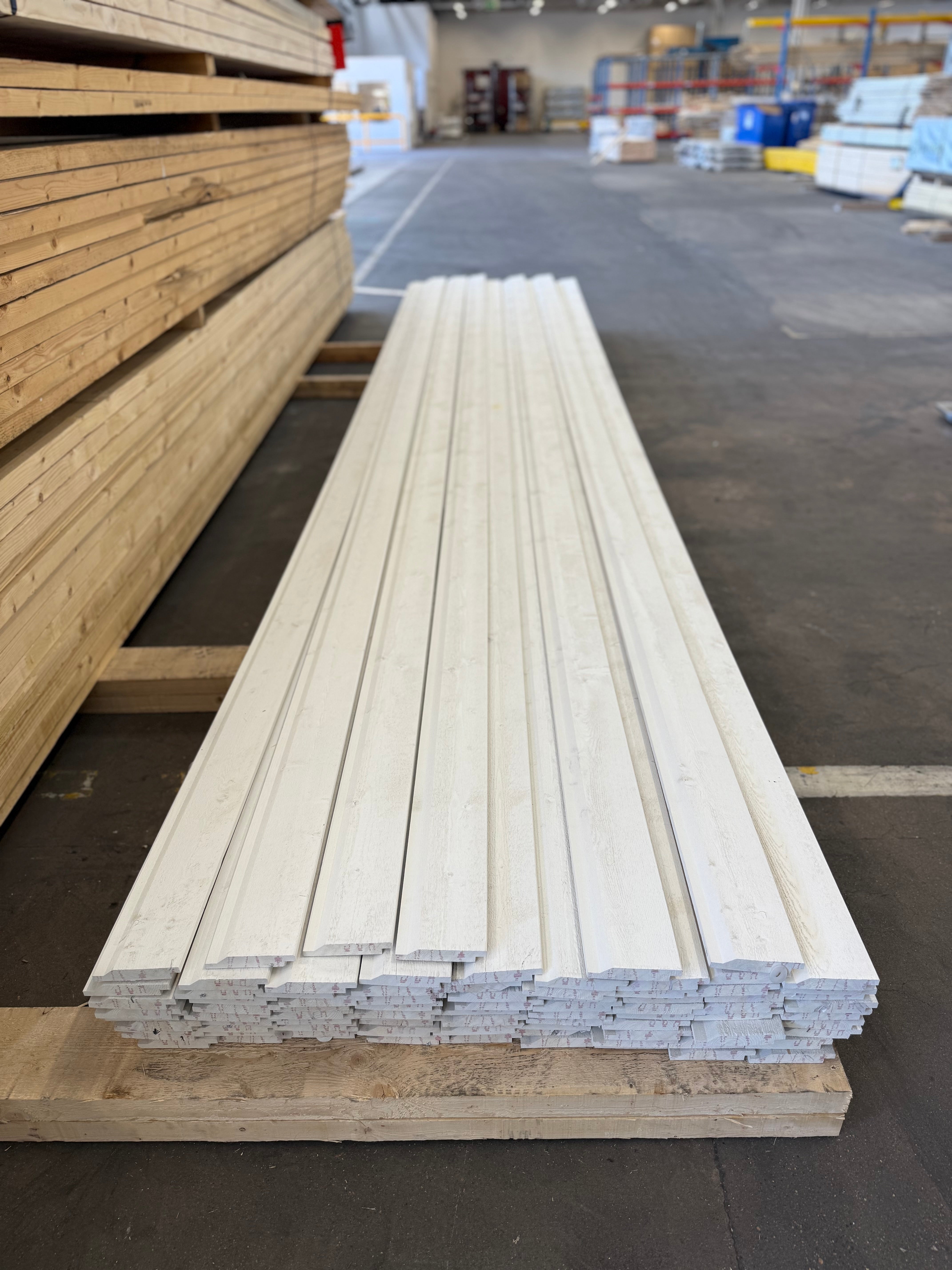 Paket Falsad Enkelfasspont 22x120 mm – 5,40 m – 86 st – Grund + Mellanstruken Vit