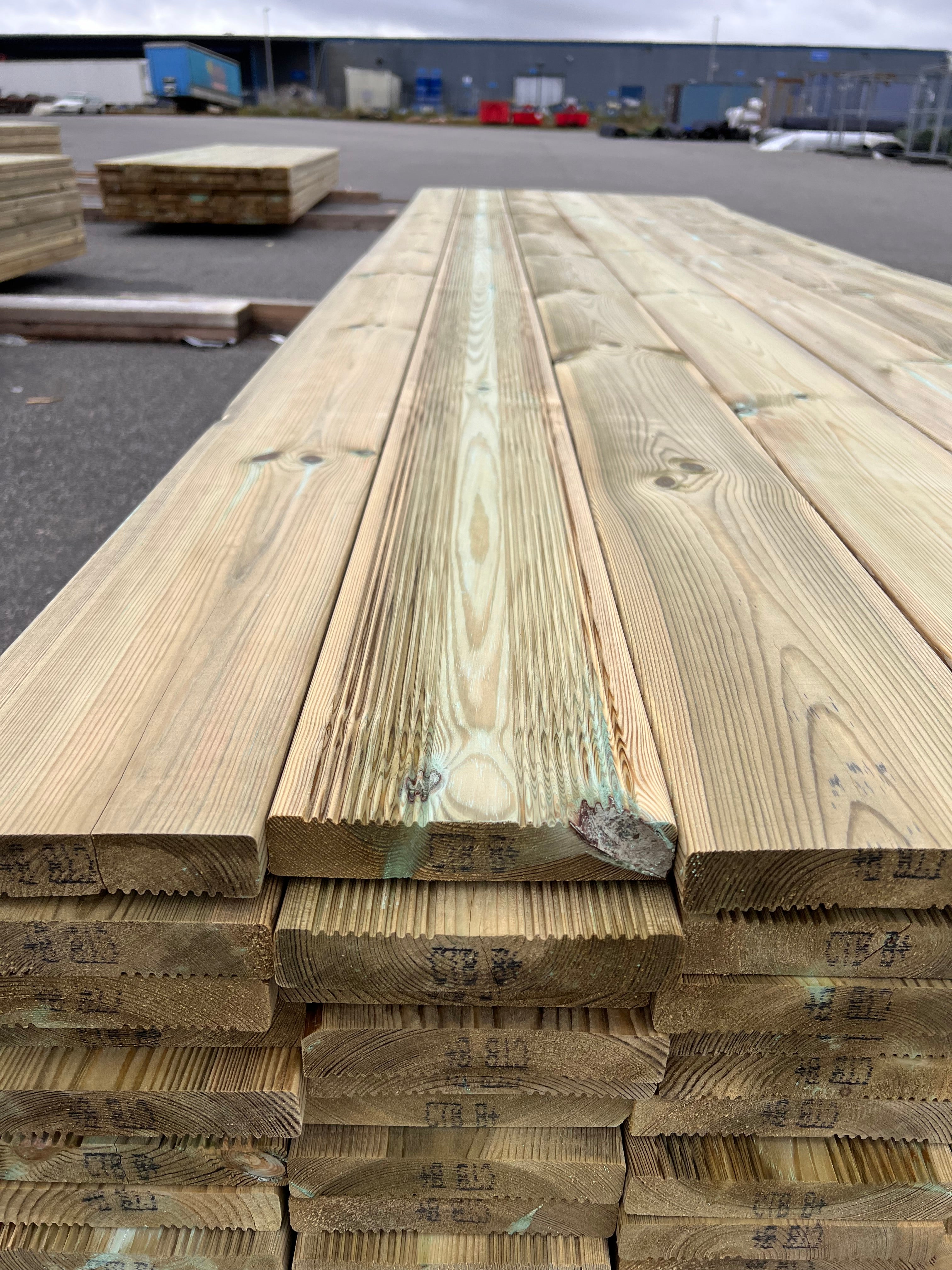 Tryckimpregnerad Rillad Trall 27x145 3,60 m – 77 st (B-sortering)