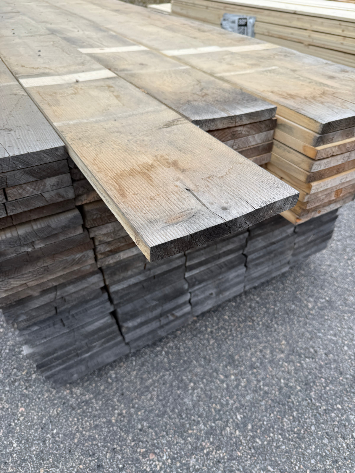 Paket Finsågade Brädor 22x195 mm – 4,80 m 130st (Fuktskadat)