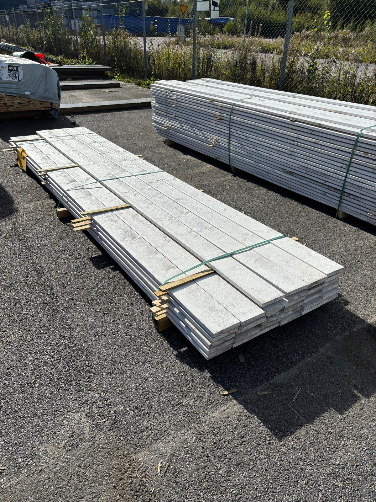 Paket Finsågade Brädor 22x145mm 3,90m 34st Grundmålade