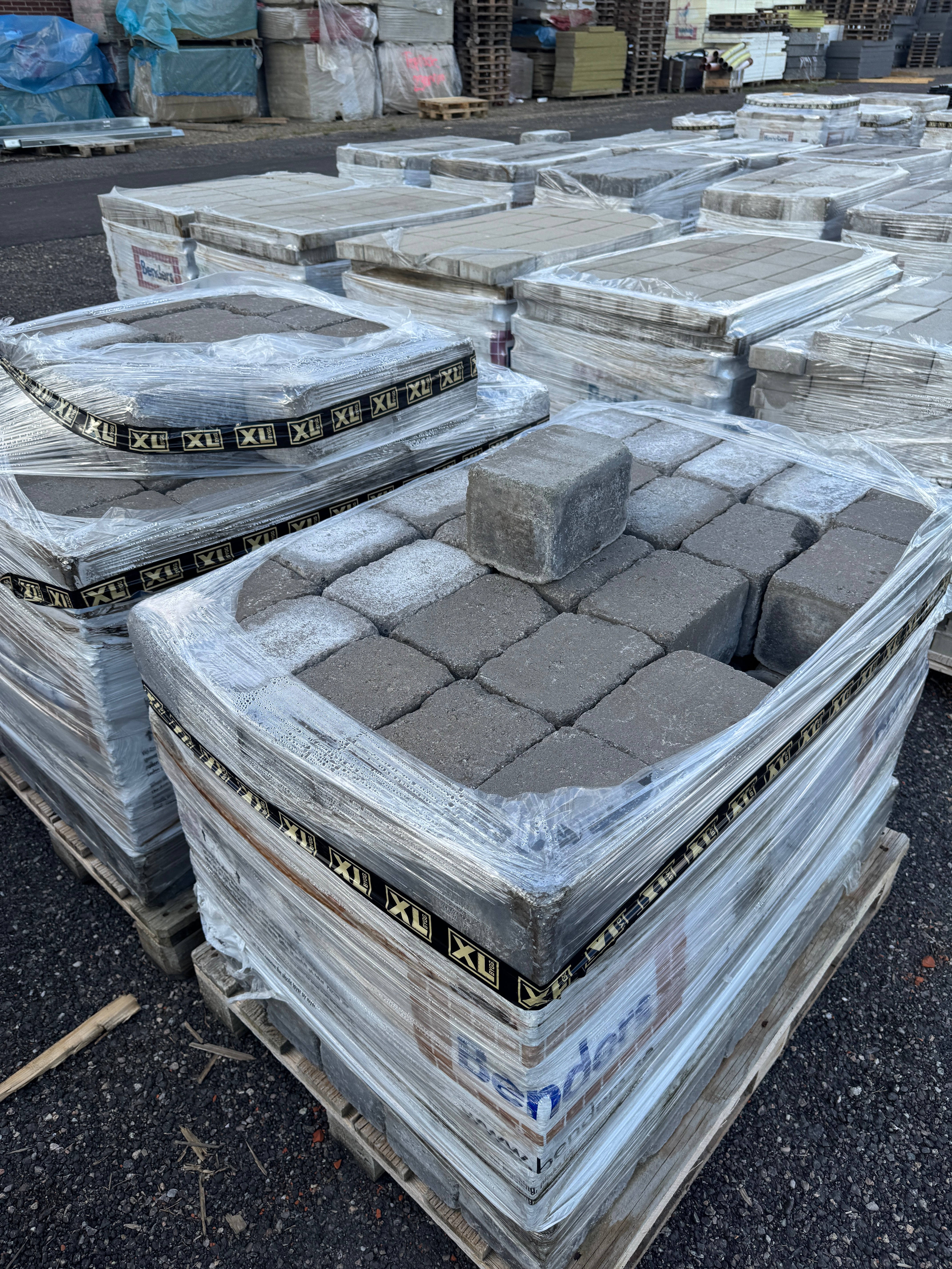 Mursten 210x140x140mm – 2 pall  (totalt 264 st) (20kr/st)
