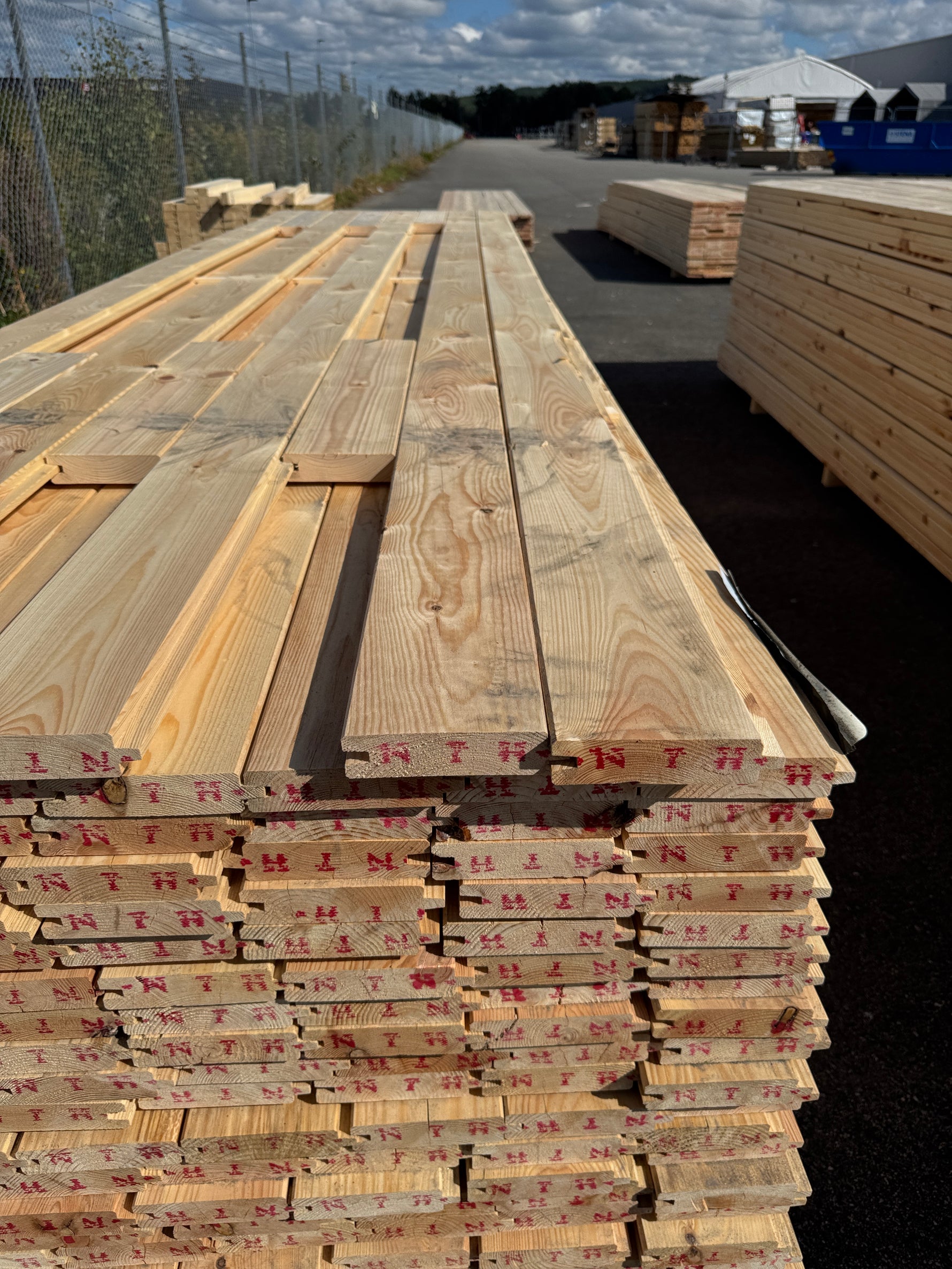 Paket Hyvlad Panel med Spont 34x145 – 165st – 4.20 m – ANDRASORTERING