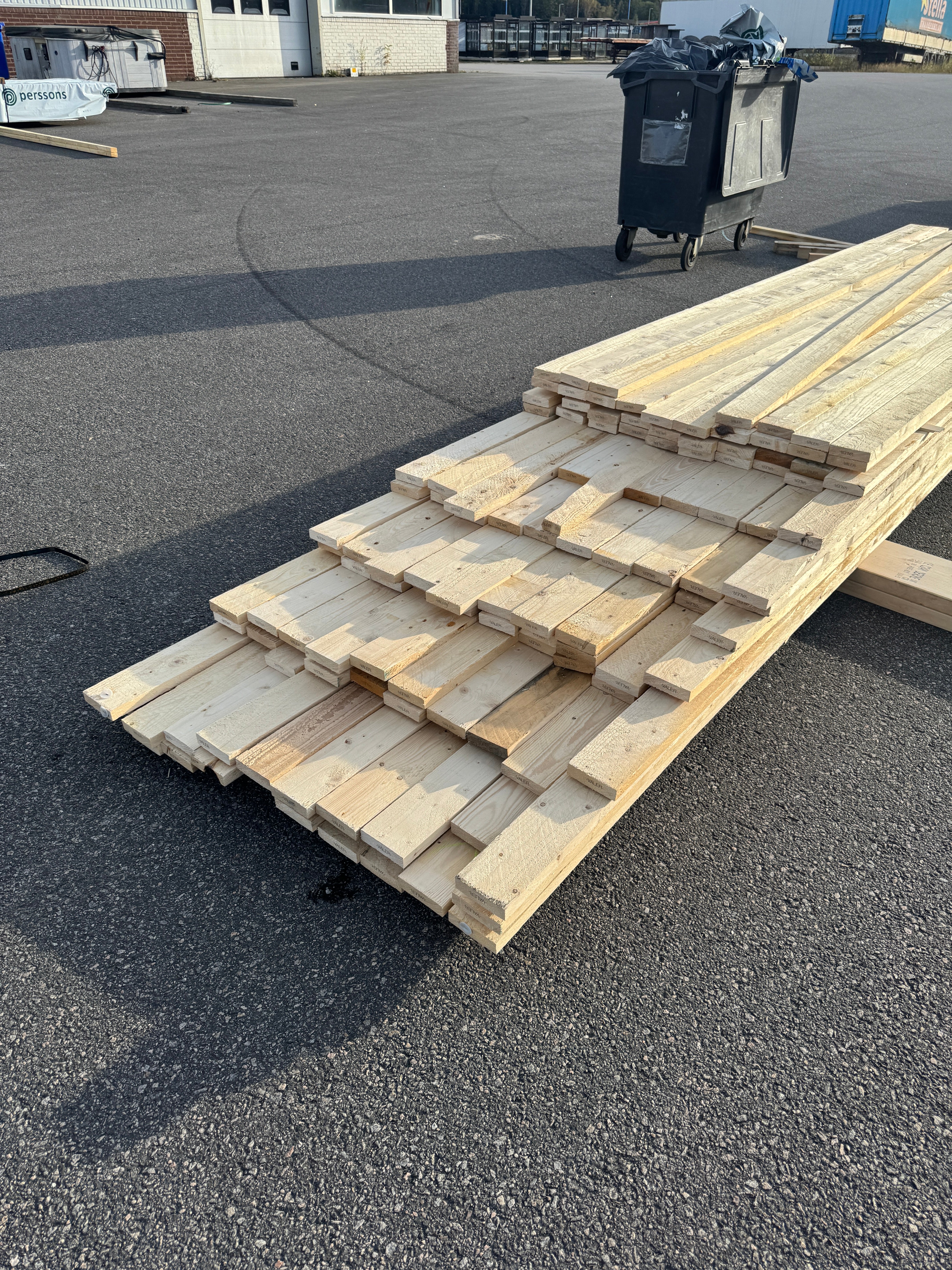 Paket Brädor 25x100mm Råsågad – 117 st (3,6–5,1 m, gran, obehandlad)