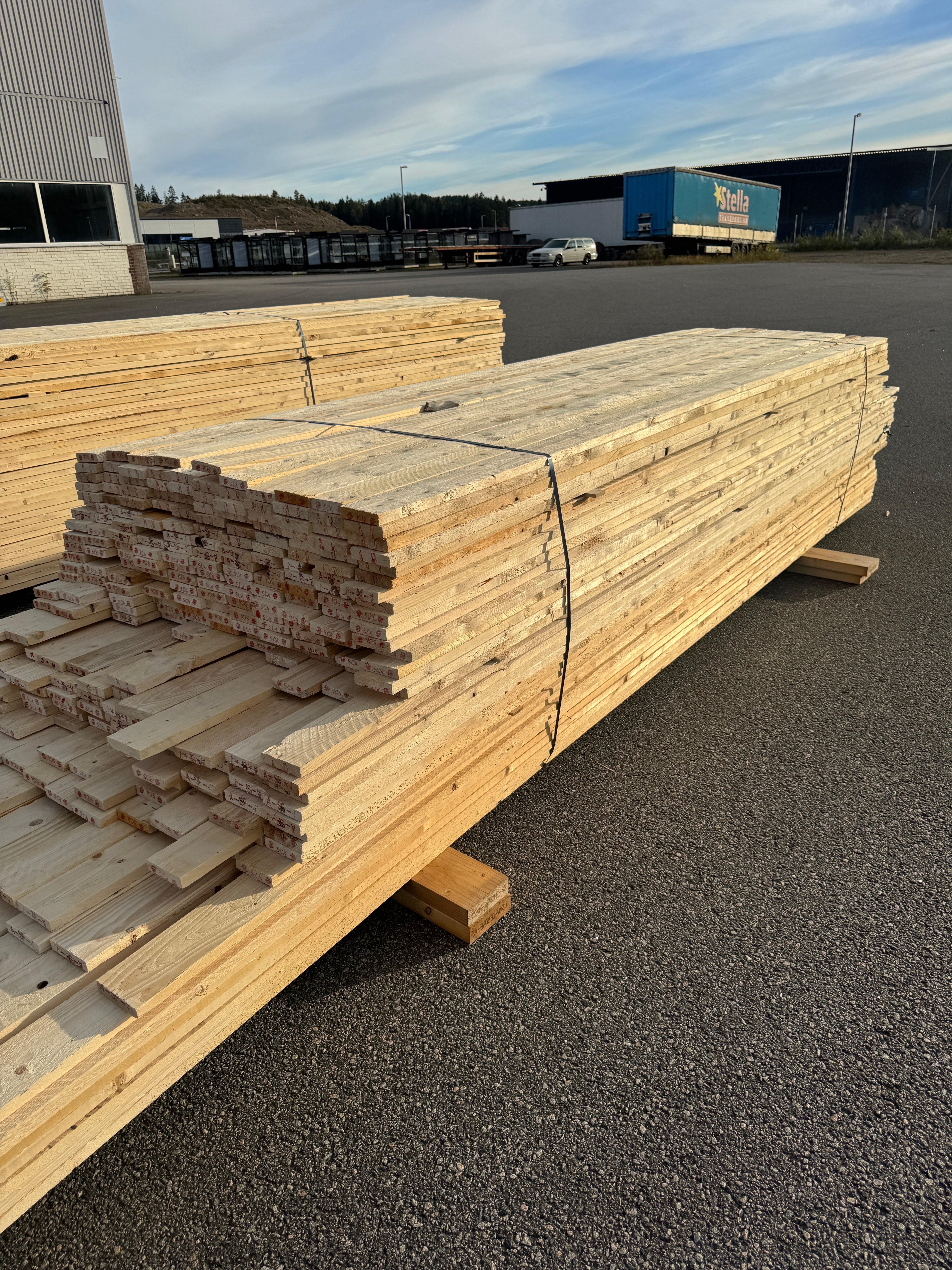 Paket Brädor 22x100mm Råsågad – 365 st (3,6–5,4 m, gran, obehandlad)