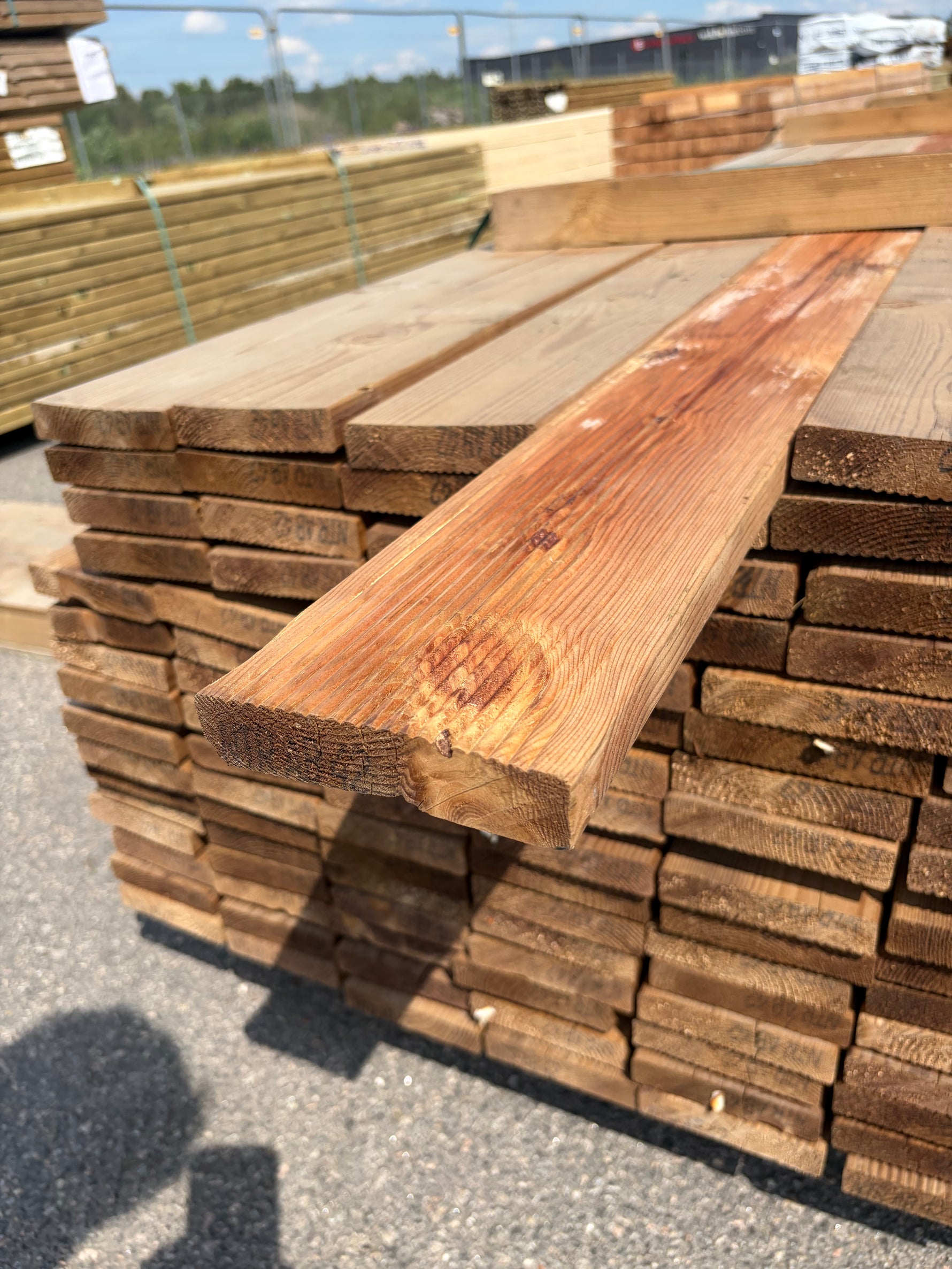 Paket Brunimpregnerad Trall 28x120 Rillad, 144st 4,20m