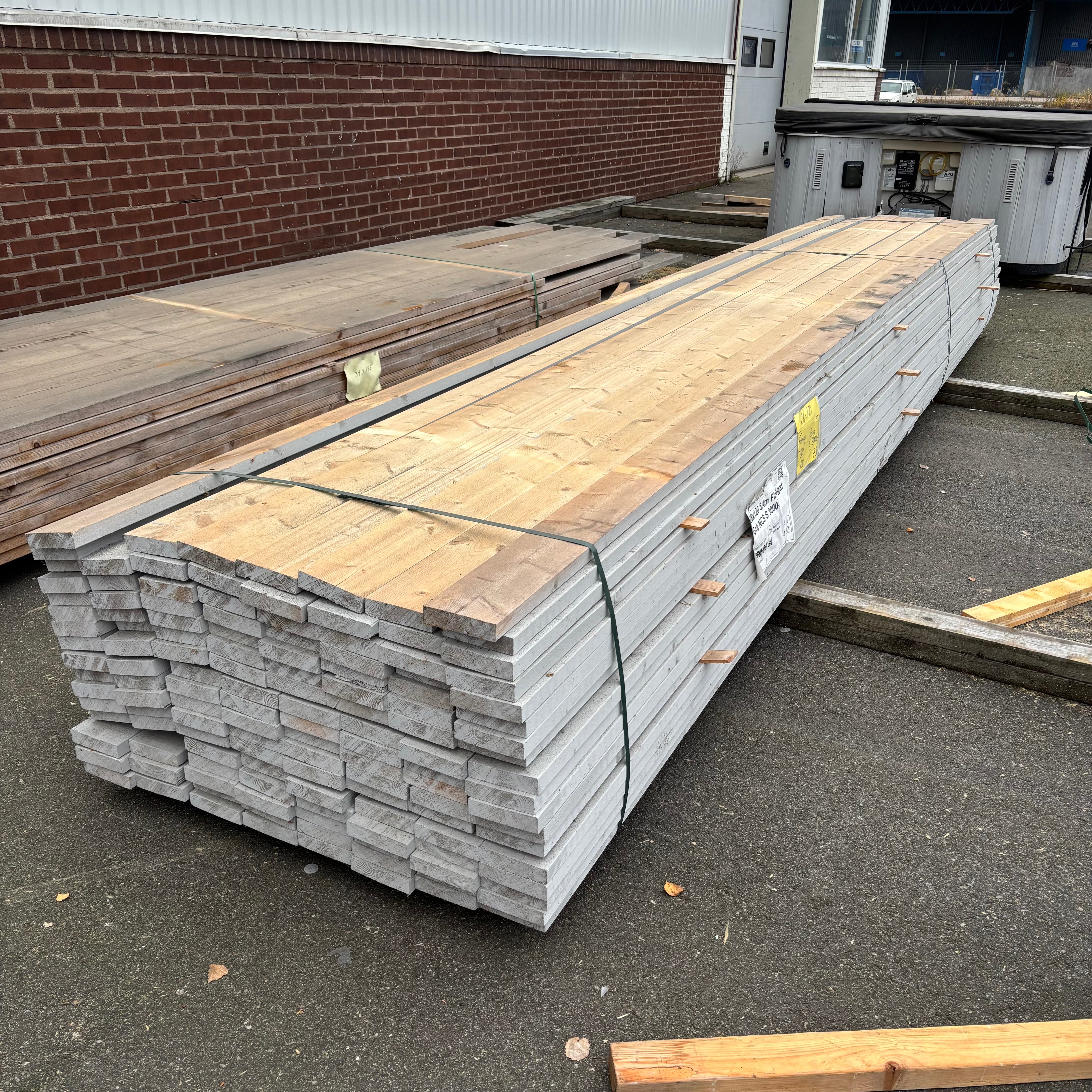 Paket Ytterpanel Finsågad 28x120mm – 136 st (5,40 m, Grå NCS S3000-N)