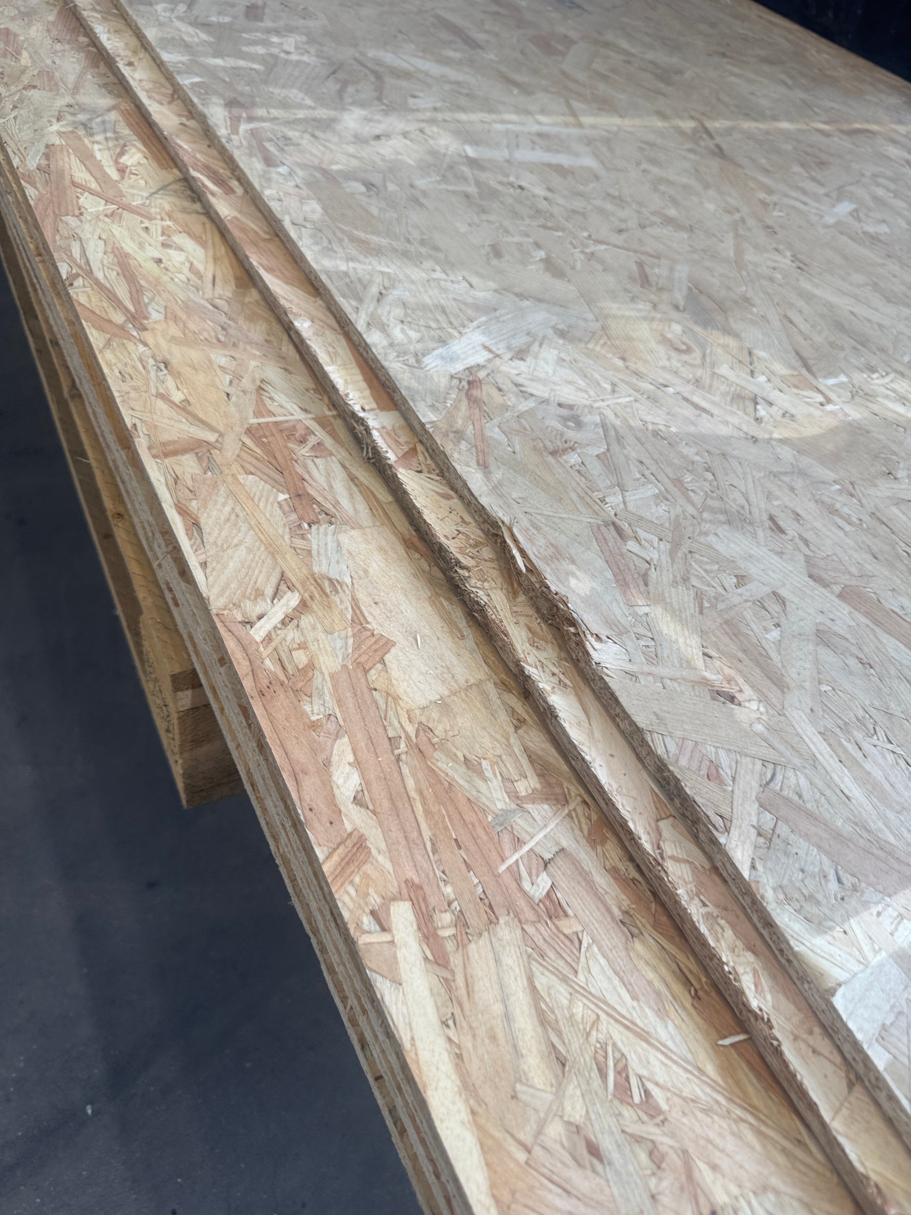 Parti OSB-skivor 11 mm kantskadade – 7 st