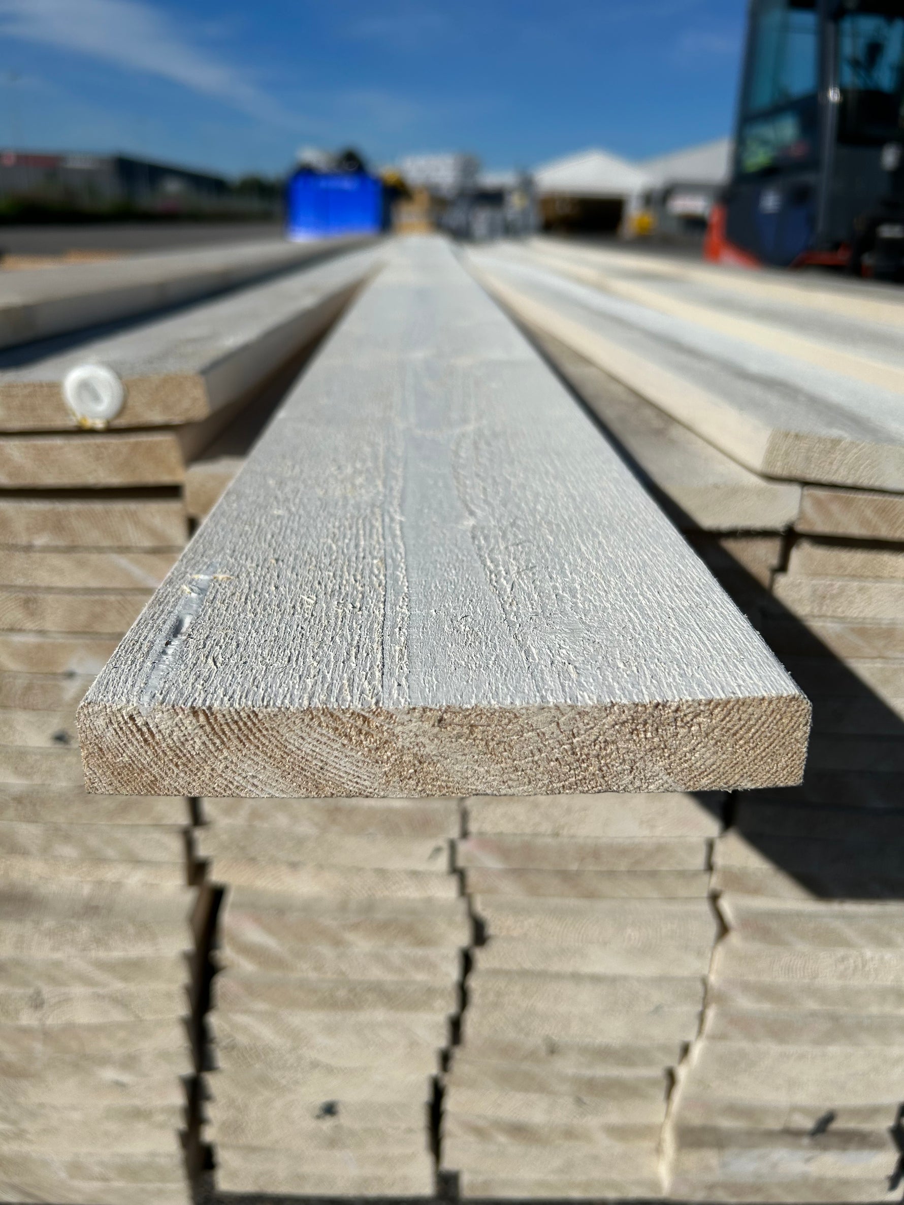 Paket Finsågade Brädor 22x145mm, 155st (4.20-4.80m) Grundmålade