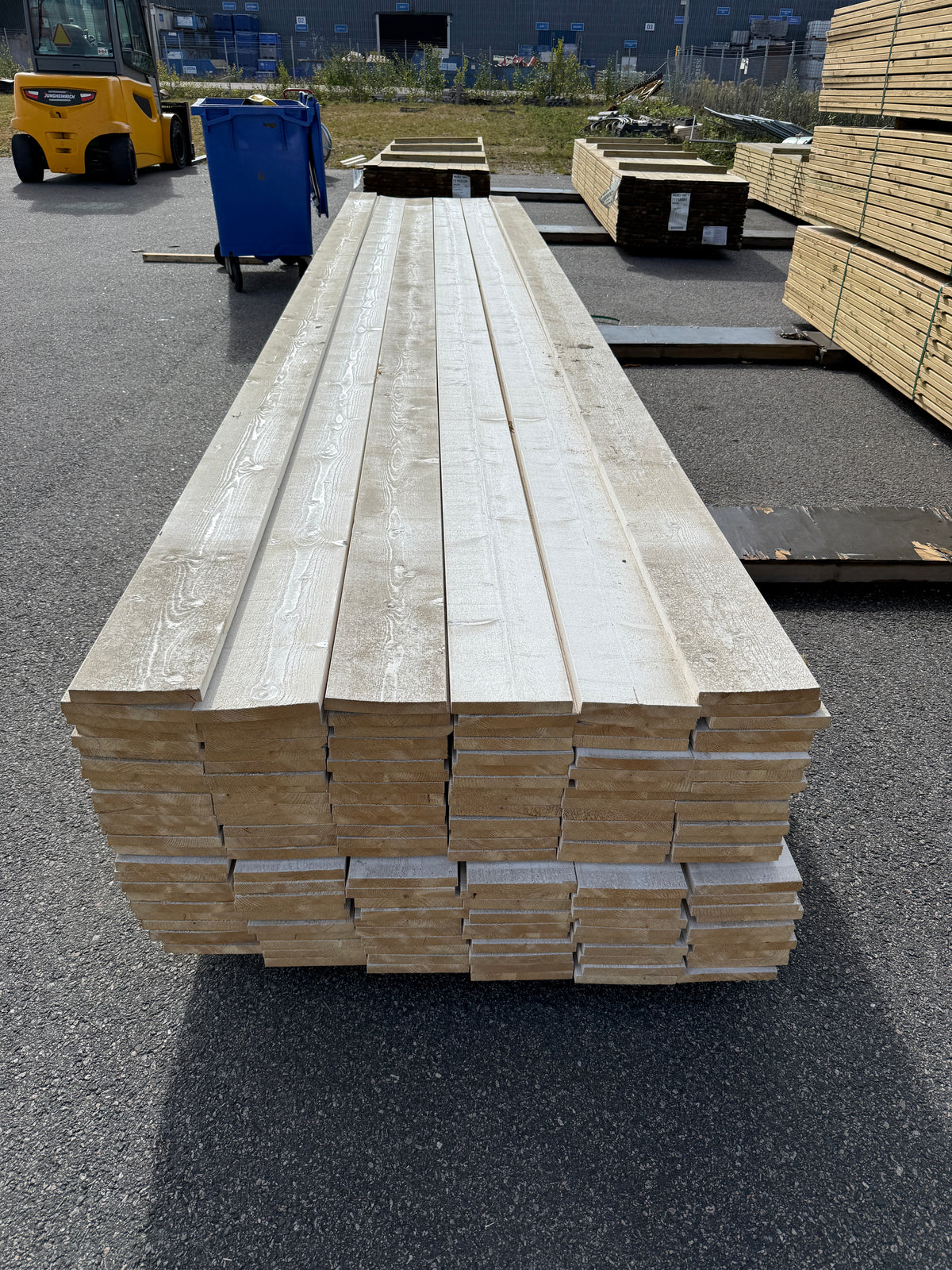 Paket Finsågade Brädor 22x170mm, 146st 5,40m Grundmålade