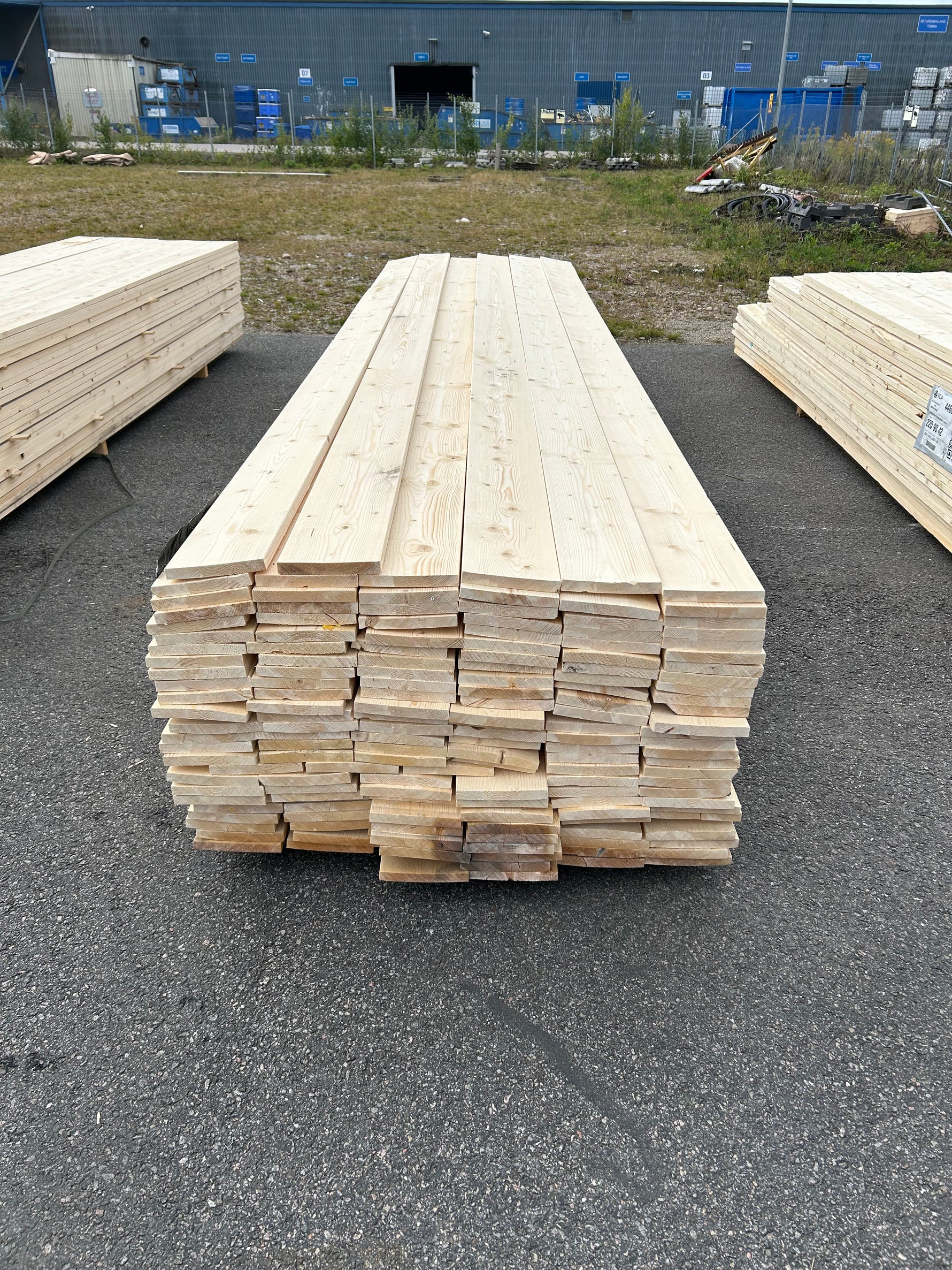 Paket Finsågade Brädor 22x170 mm – 4,20–5,40 m (Andra sortering)