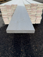 Finsågade Brädor 22x145mm 4,50m – Grundmålade (Säljs per styck)