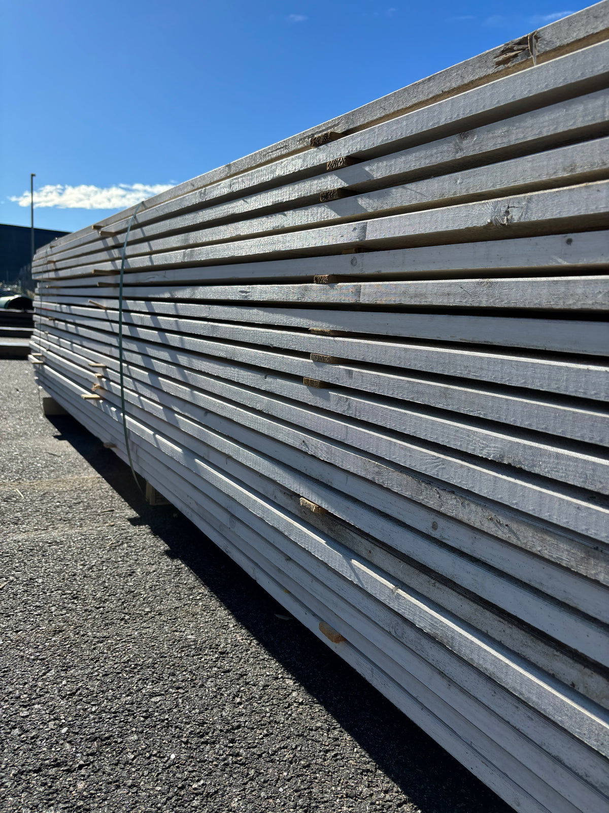 Paket Finsågade Brädor 22x145mm 3,90m 148st Grundmålade