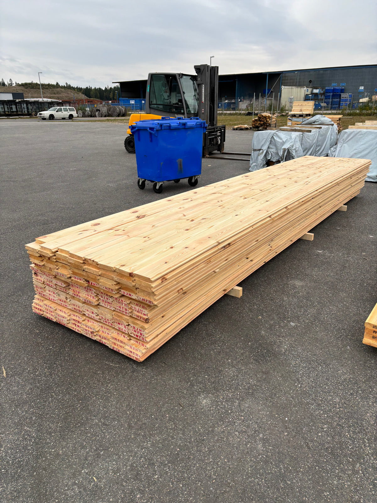 Paket Spontade Furu Brädor 27x145mm 5,40m – 152st (Andra Sortering)