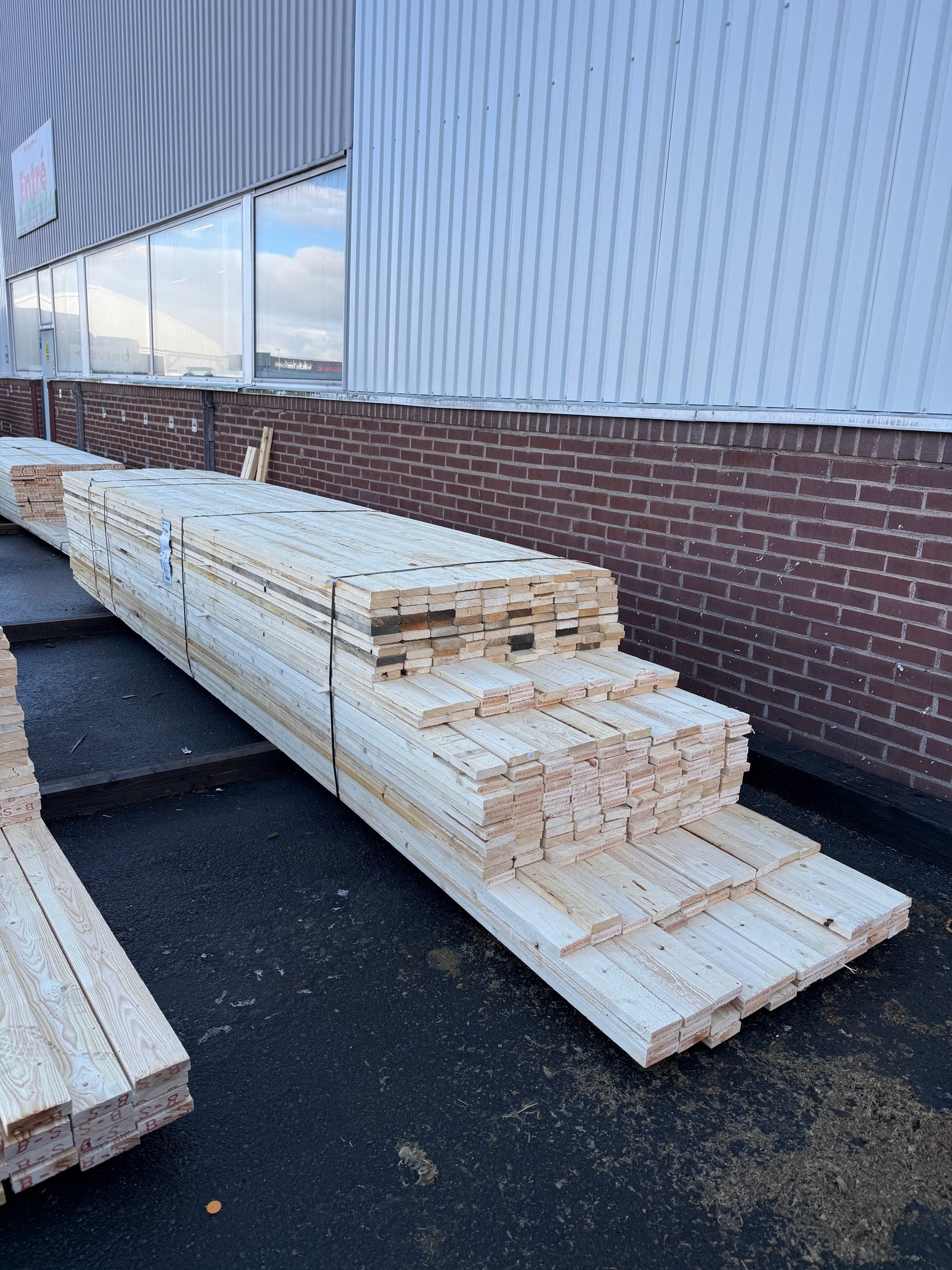 Paket Brädor 25x100mm Råsågade – 279 st (4,2–5,4 m, gran, obehandlad) - Spirec