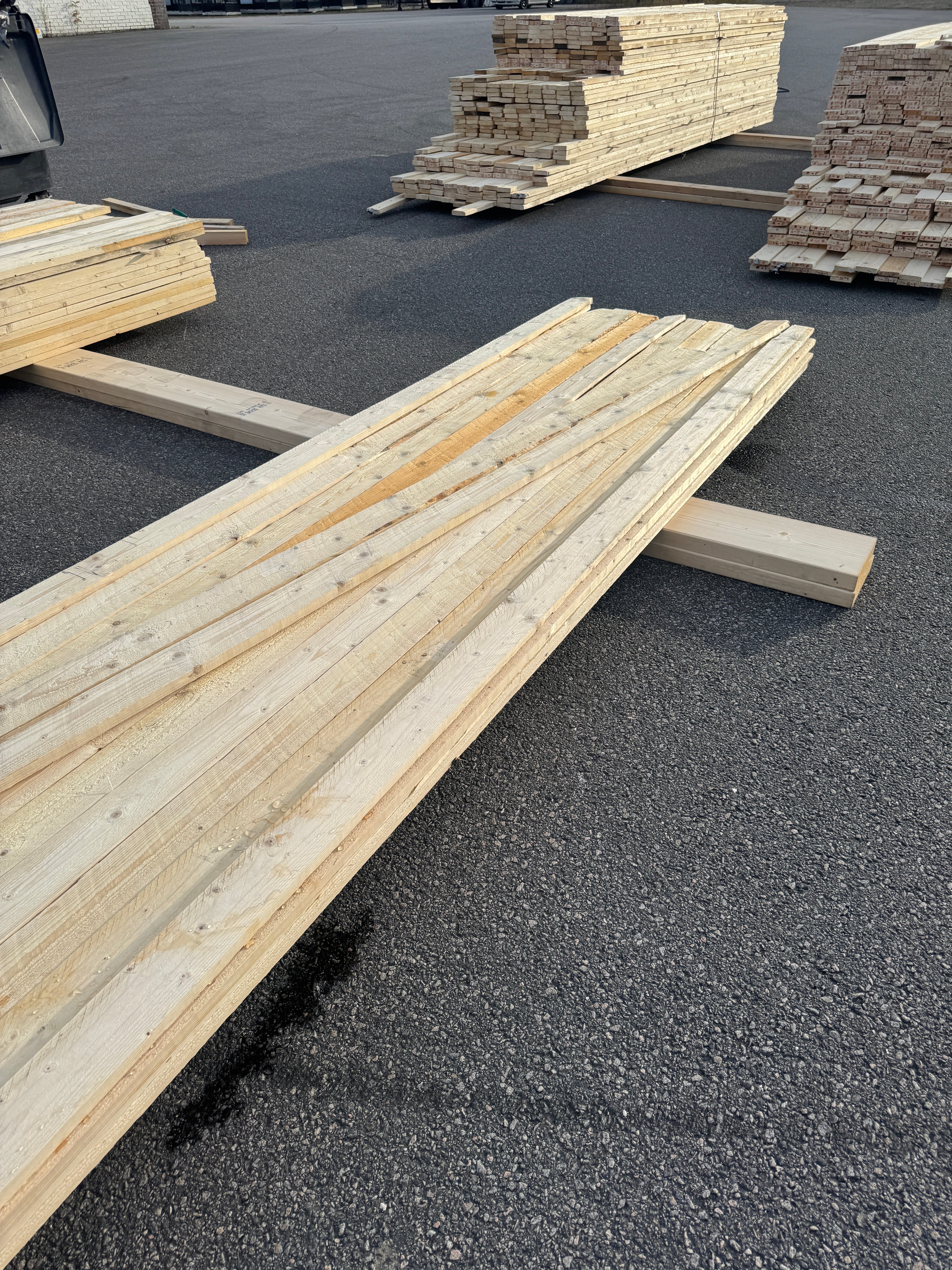 Paket Brädor 22x100mm Råsågad – 41 st (4,0–5,4 m, gran, obehandlad)