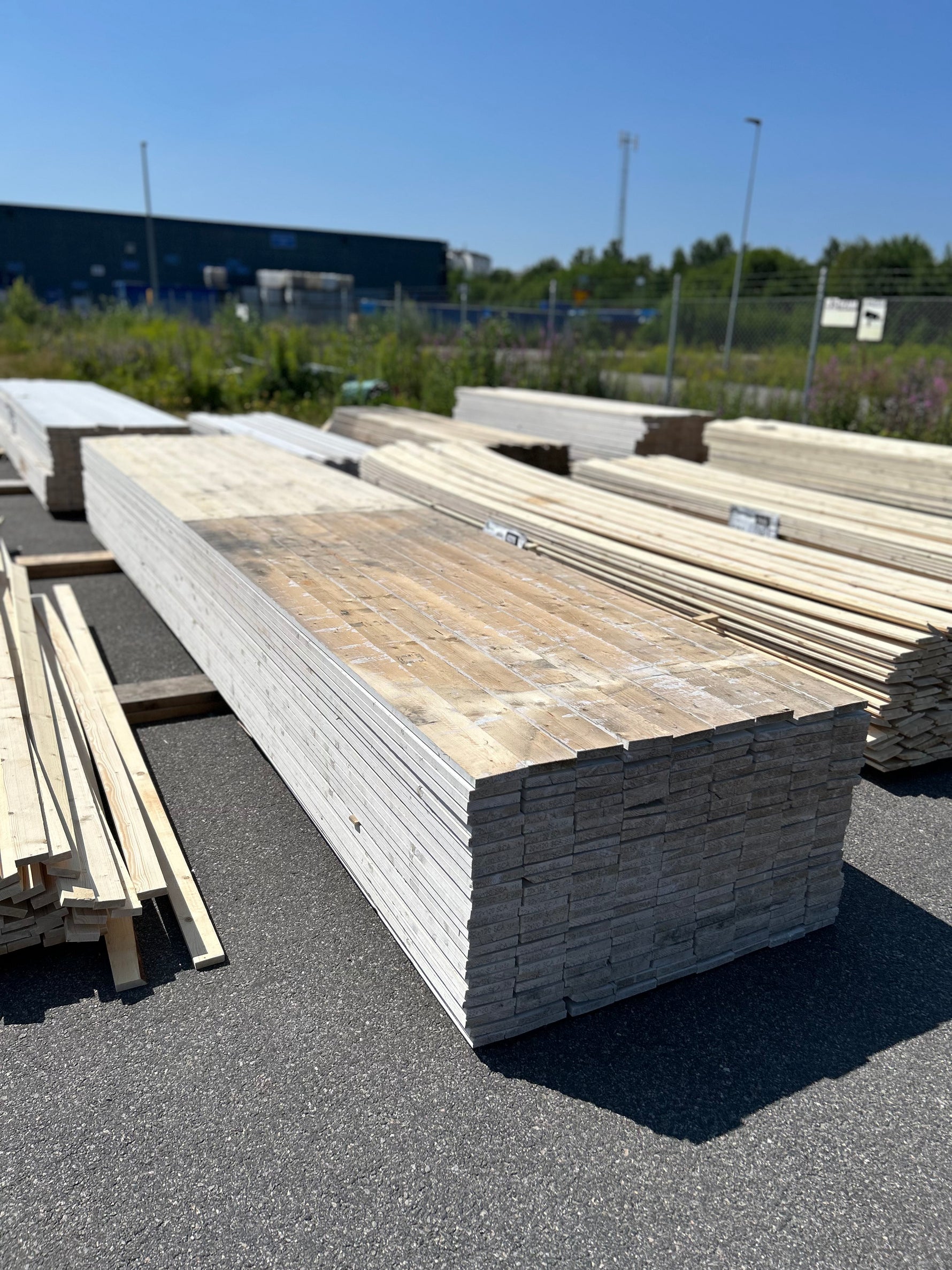 Paket Finsågade Brädor 22x120mm 5.40m Grundmålad 234st