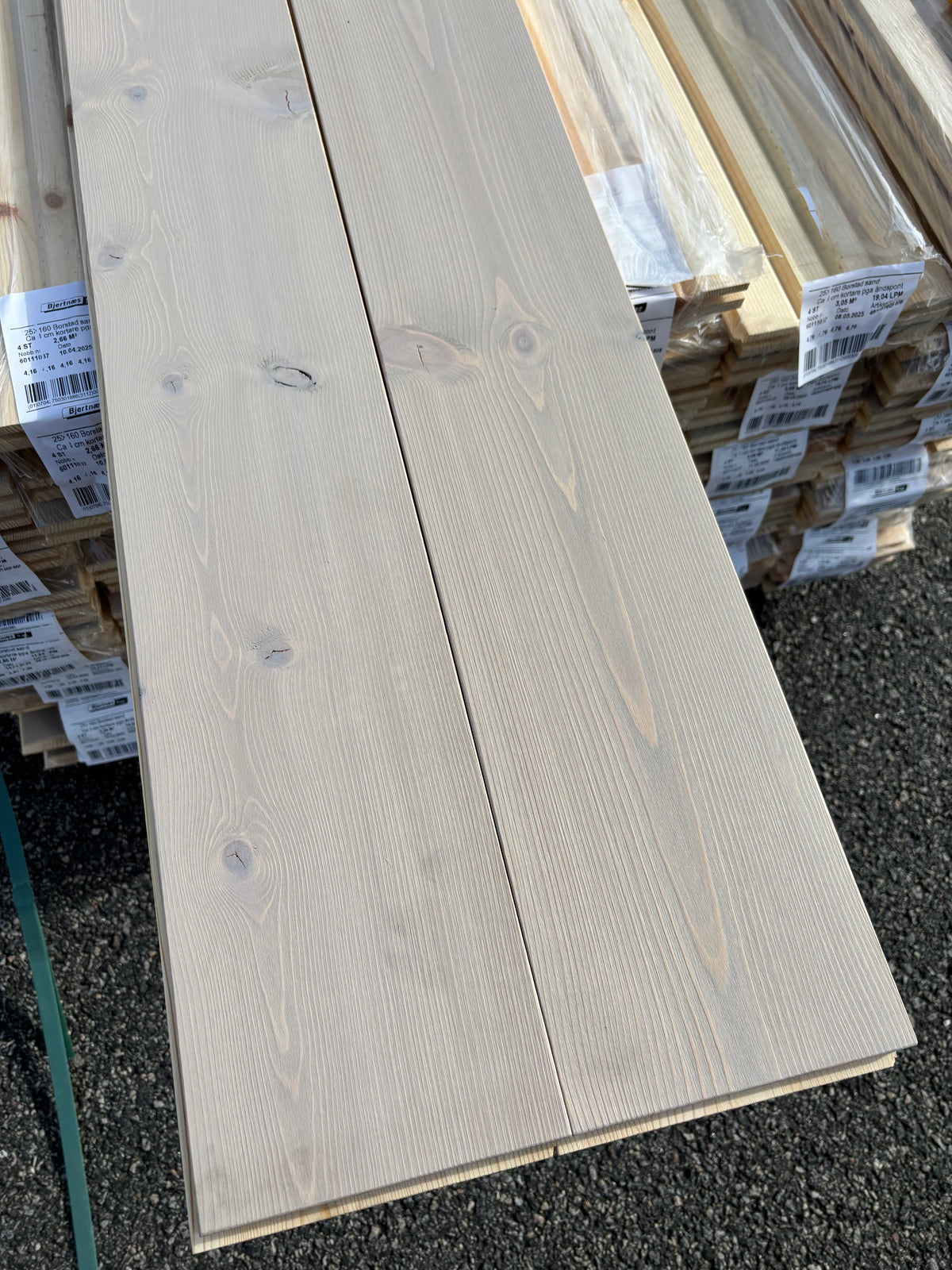 Parti Massivt Furugolv Borstad Ljusgrå Ekonomi 25x160 mm – ca 79,87 m²