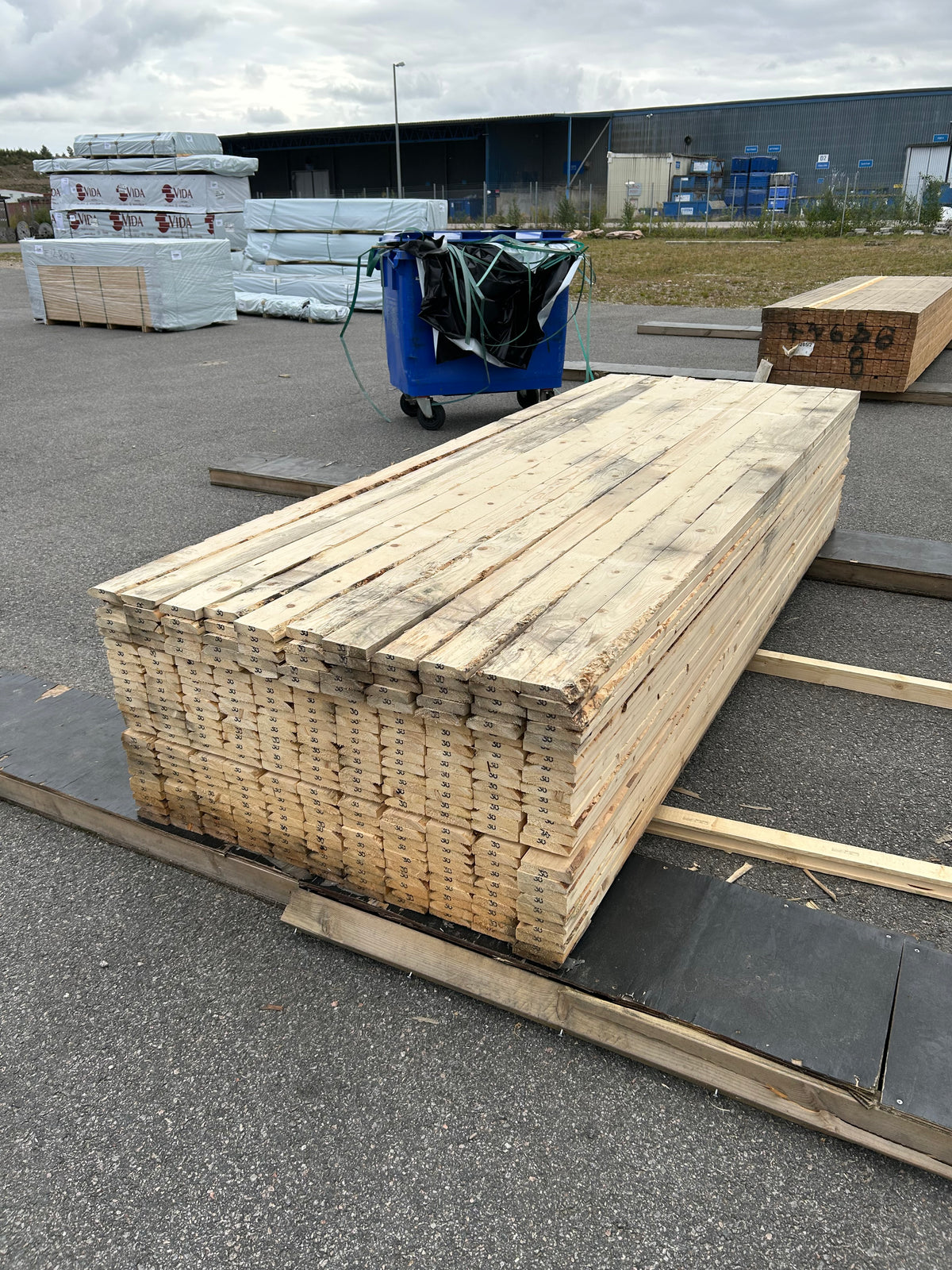 Paket Råsågade Brädor 22x95mm 3,00m 275st (fuktskadat)