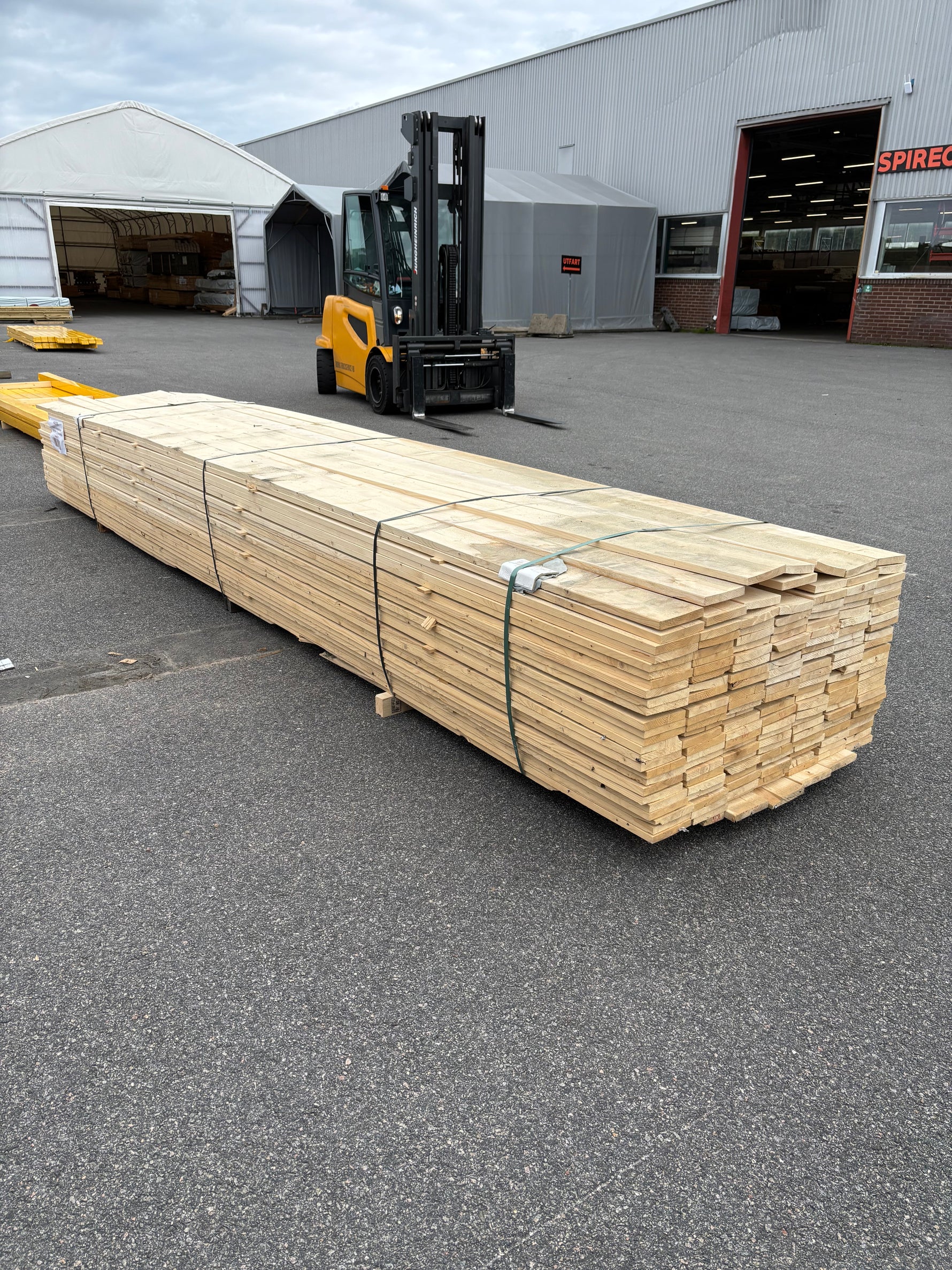 Paket Finsågade Brädor 22x145 mm – 5,10–5,40 m (B-sortering)