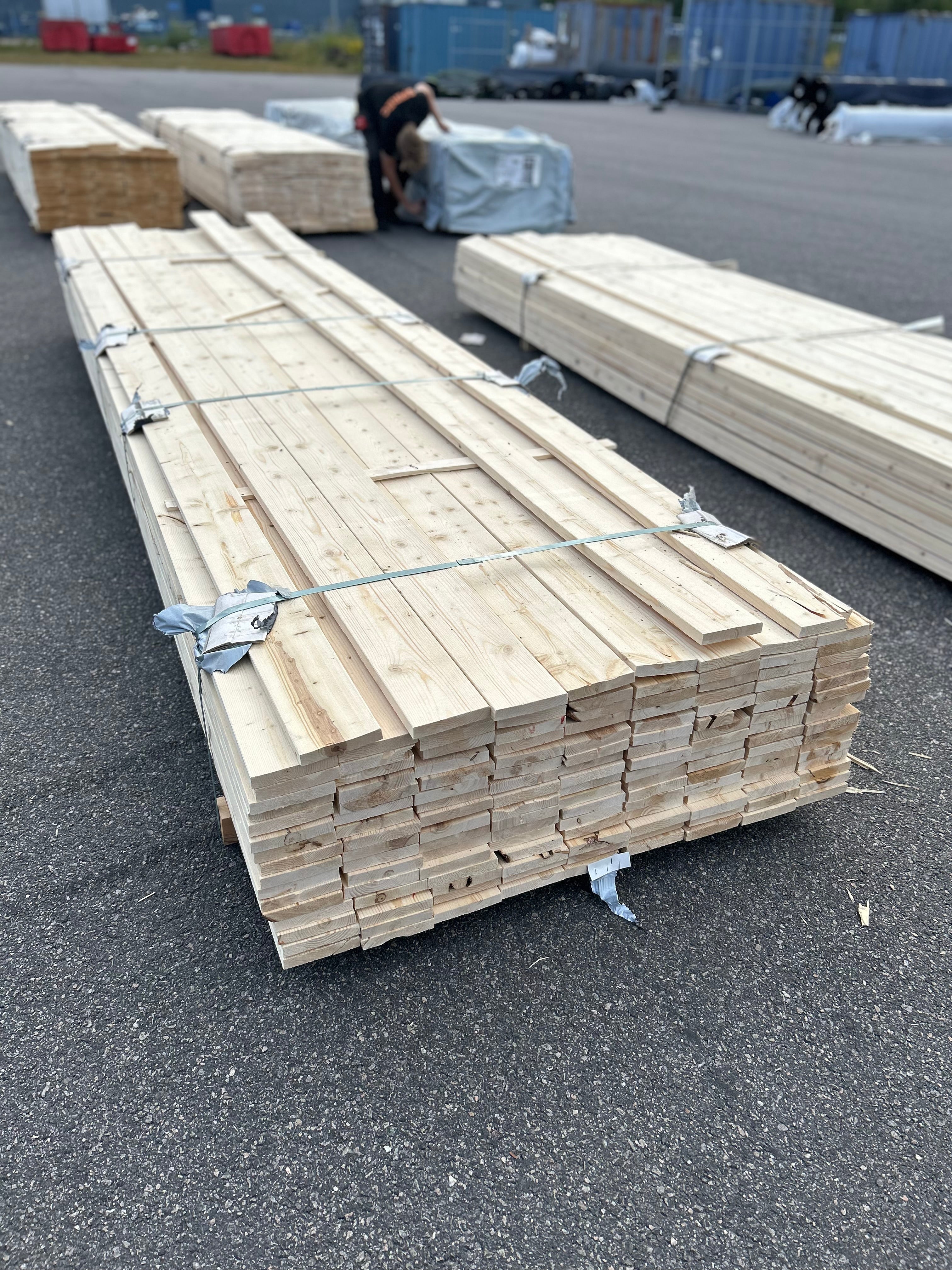 Paket Finsågad Panel 22x120mm 149st 4.20m – Andra sortering