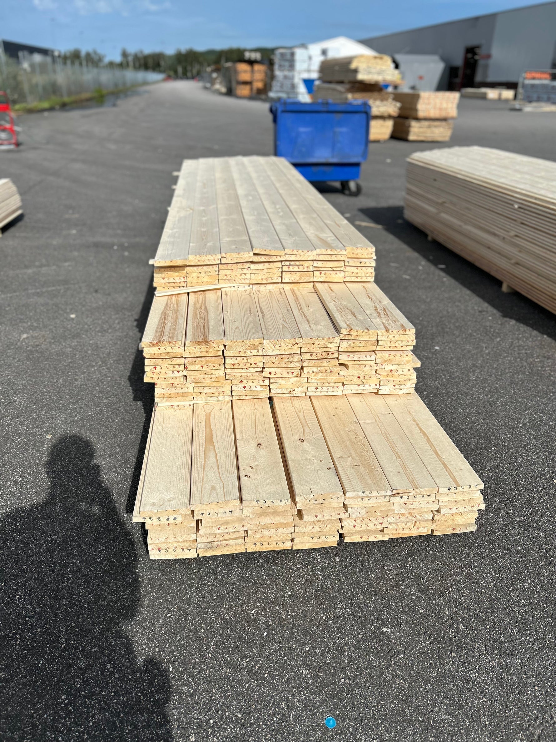 Parti Finsågade Brädor 22x145 mm – 3,60–4,80 m (Andra sortering)