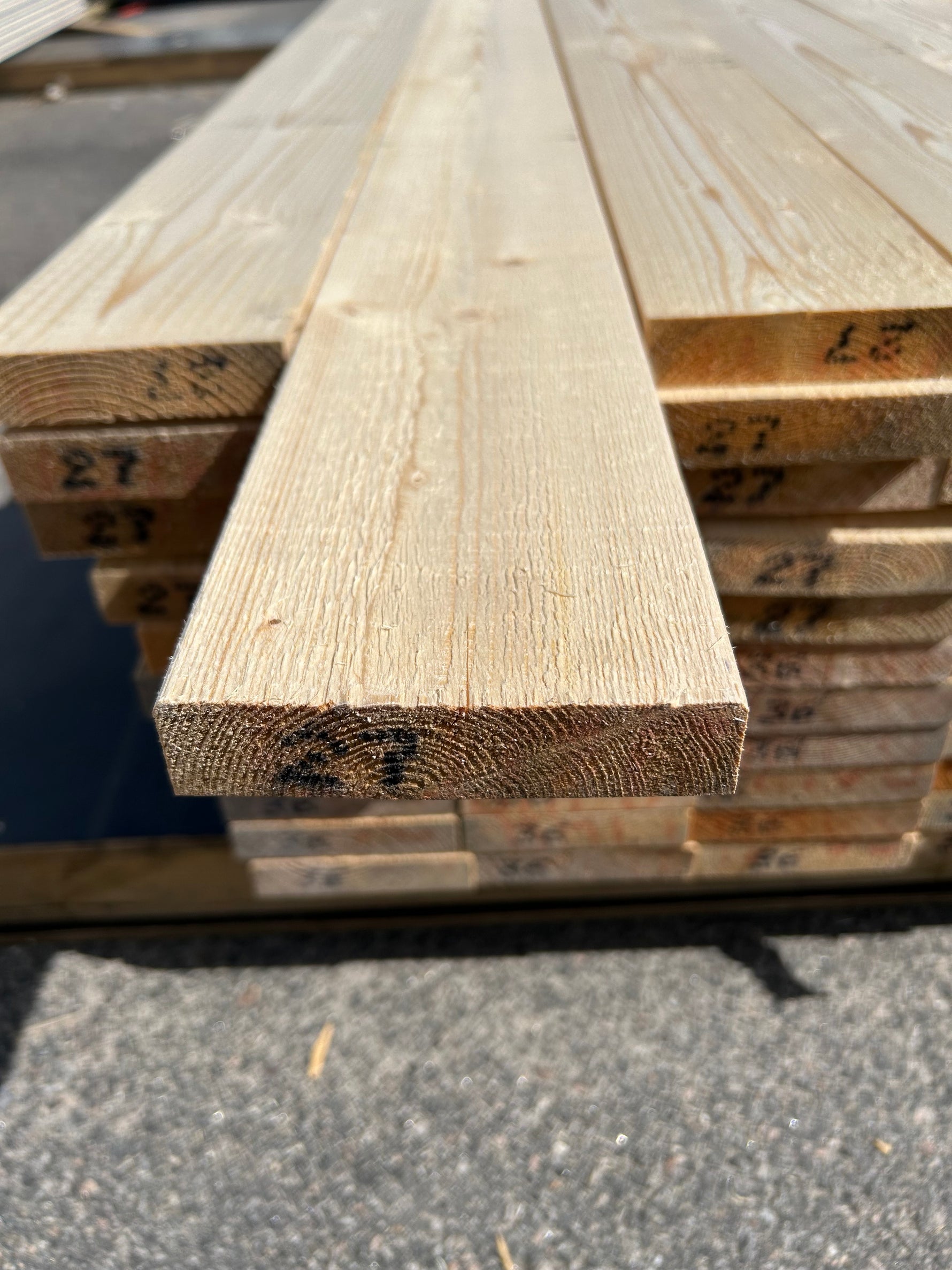 Paket Finsågade Brädor 28x120mm 2,70–3,60m 97st Obehandlade