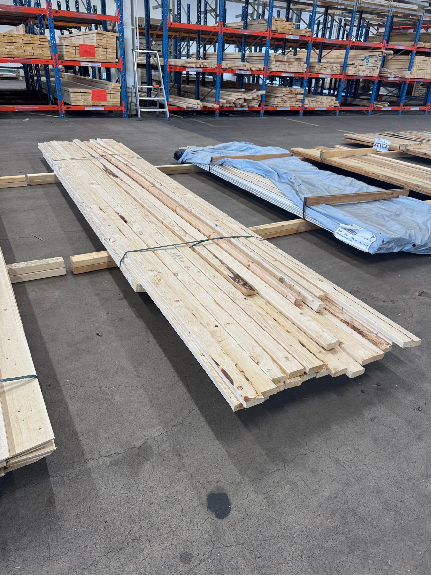 Paket Utsorterat Virke – Blandade dimensioner och längder, 29 st