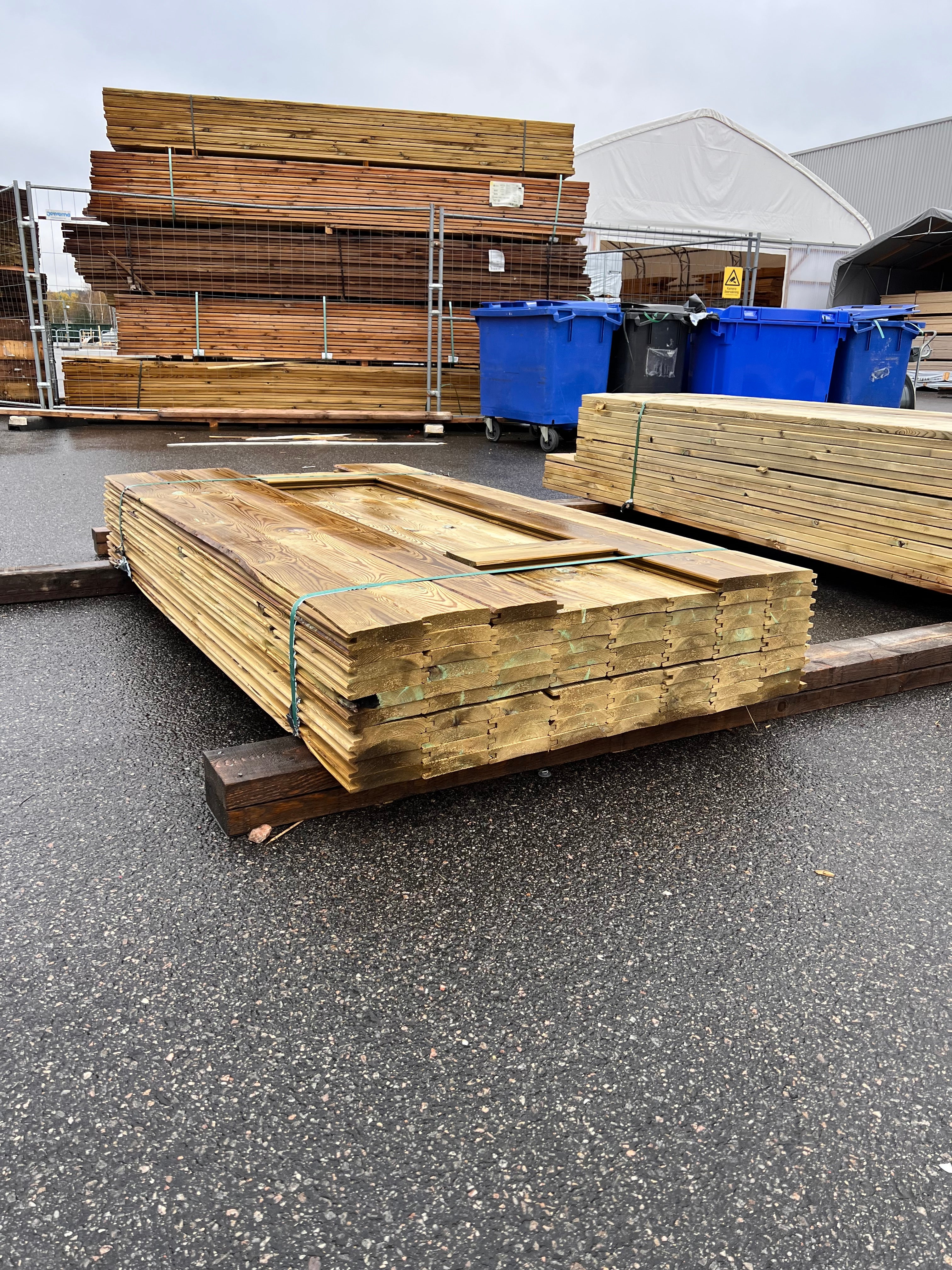 Paket Spontad Panel Hyvlad 28x145mm – 77 st (2,0 m, Tryckimpregnerad, B-sort)