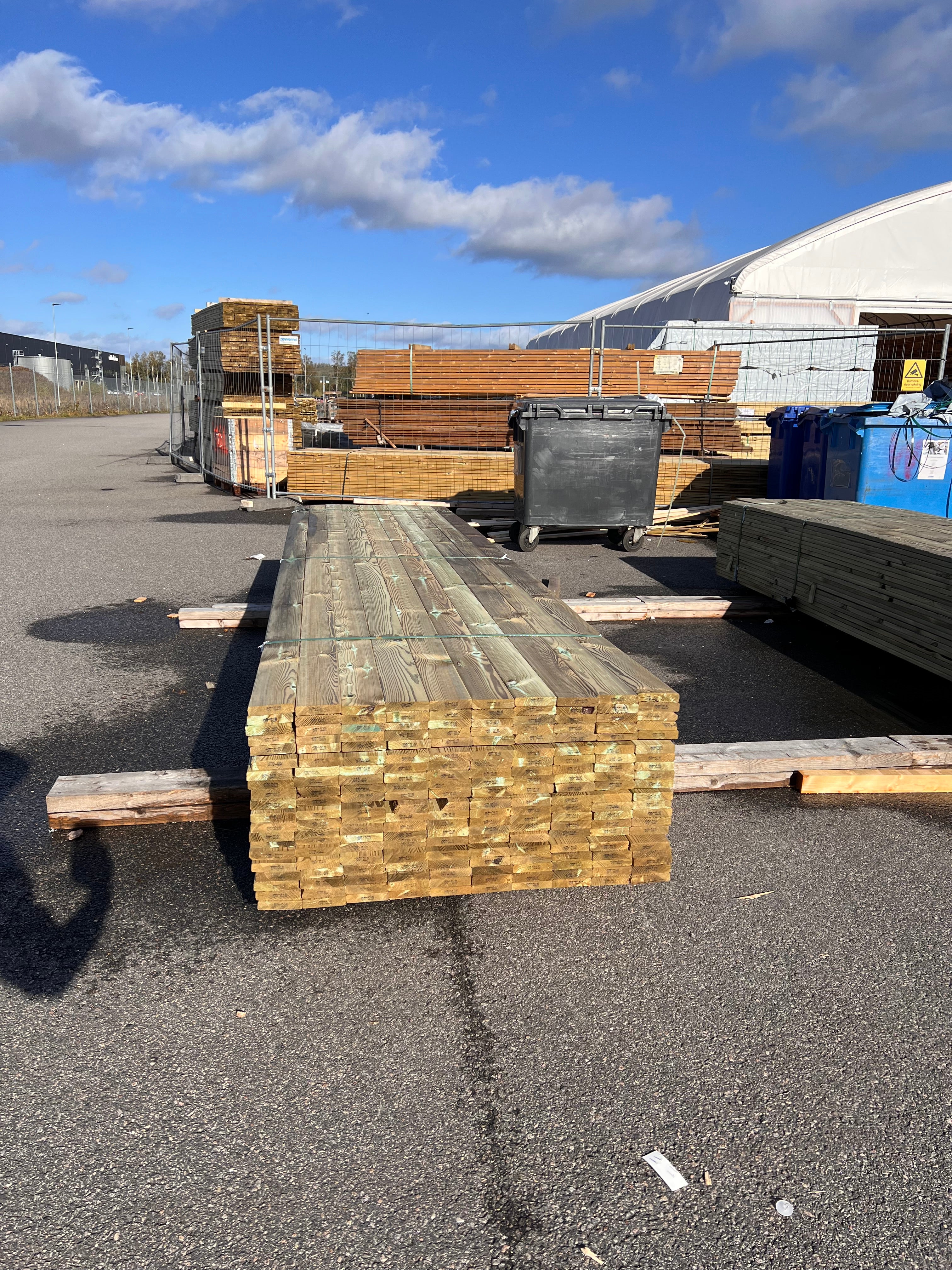 Tryckimpregnerad trall 22x95 – 200 st 4,20m (B-sortering)