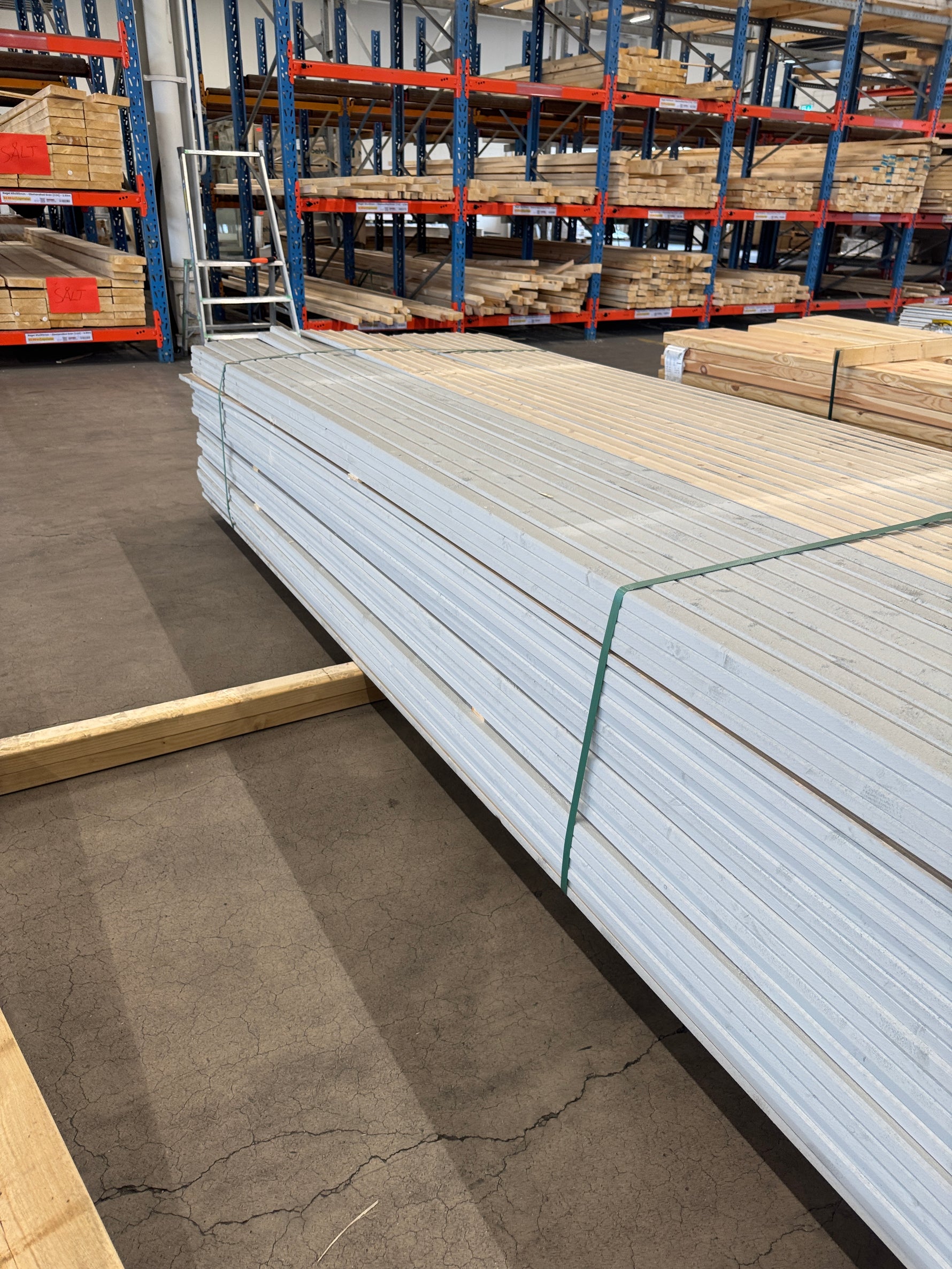 Paket Finsågad Fasadläkt 22x45mm 4,80m – 576 st Grå