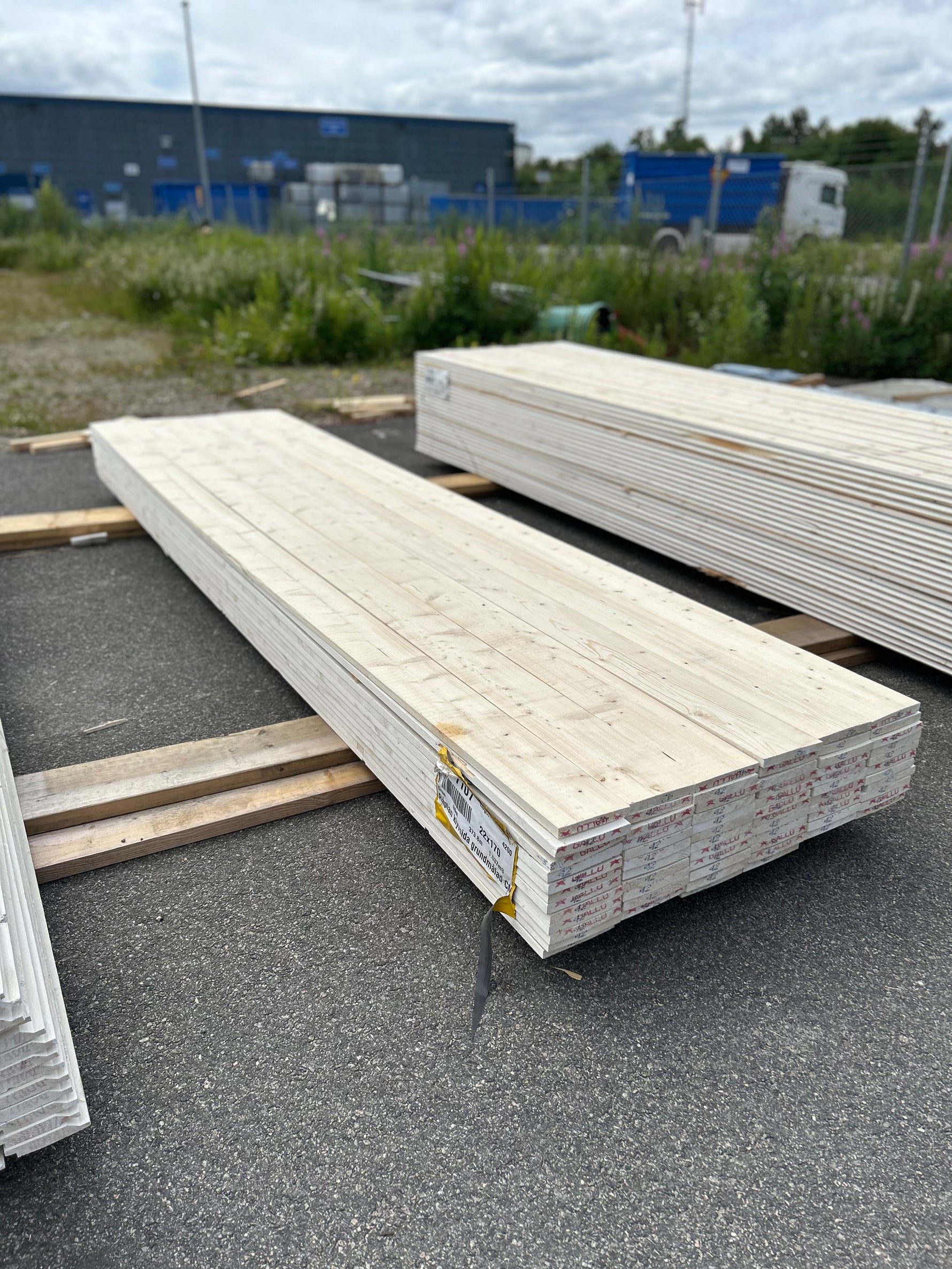 Paket Finsågade Brädor 22x170mm 4.20m 72st Grundmålad