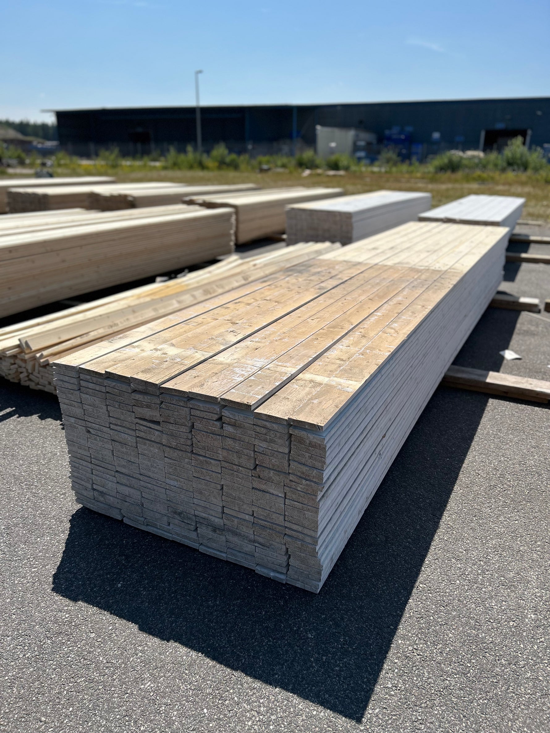 Paket Finsågade Brädor 22x120mm 5.40m Grundmålad 234st