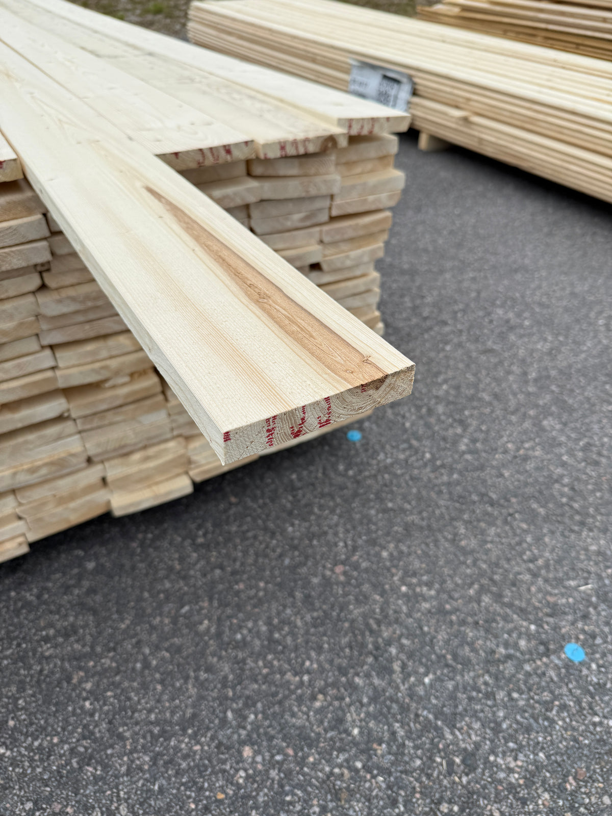 Paket Finsågade Brädor 22x120 mm – 3,00–3,60 m (Andra sortering)