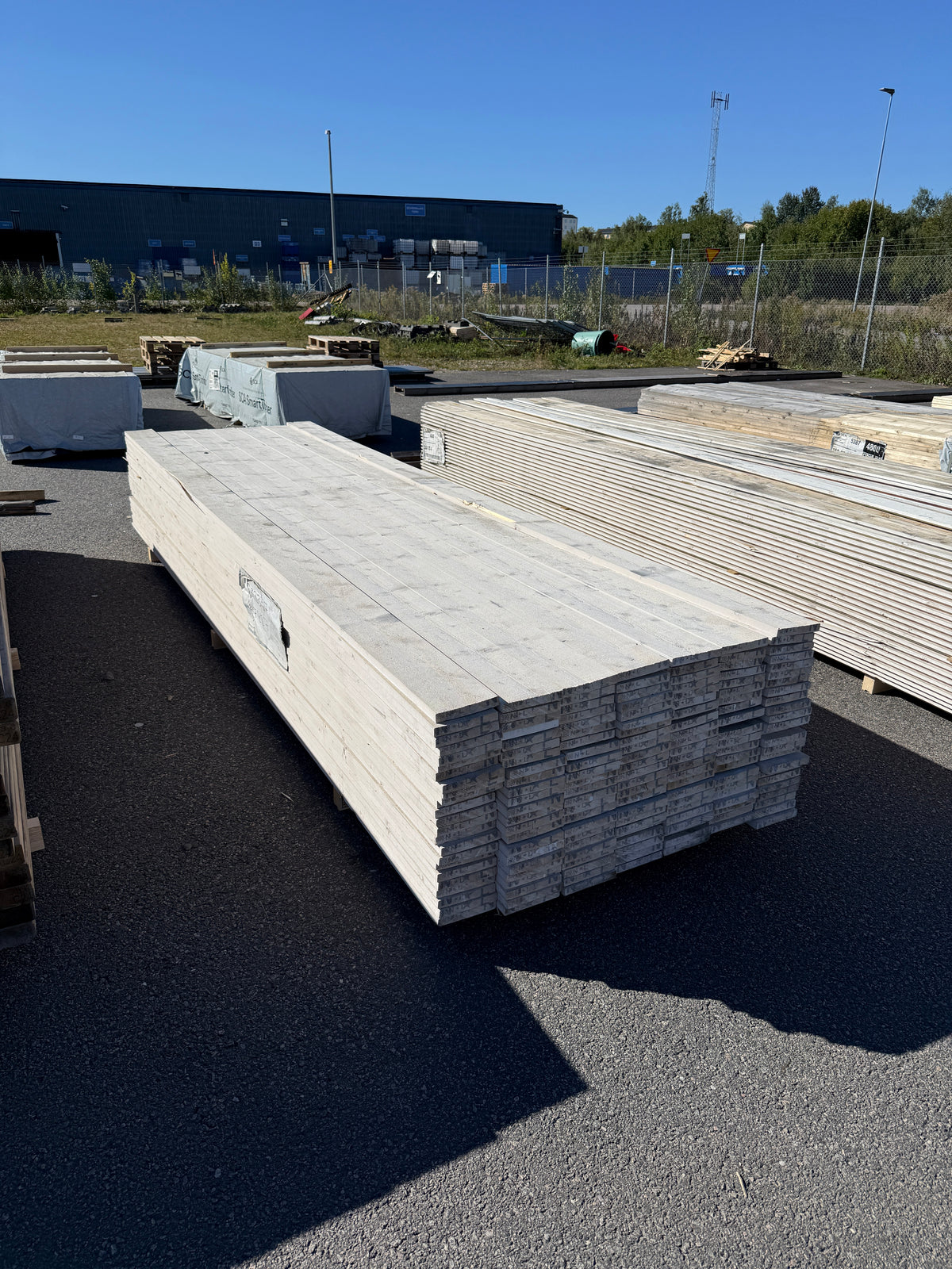 Paket Finsågade Brädor 22x145mm 3,90m 163st Grundmålade