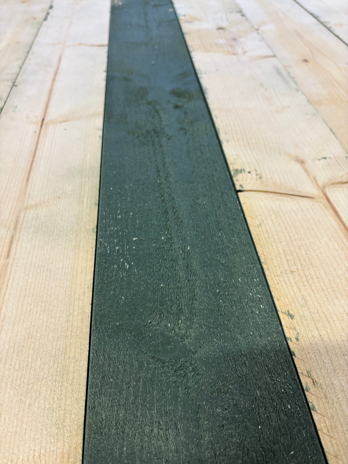 Paket Finsågade Brädor 22×145 mm Mellanstrukna 5,40 m – 203 st