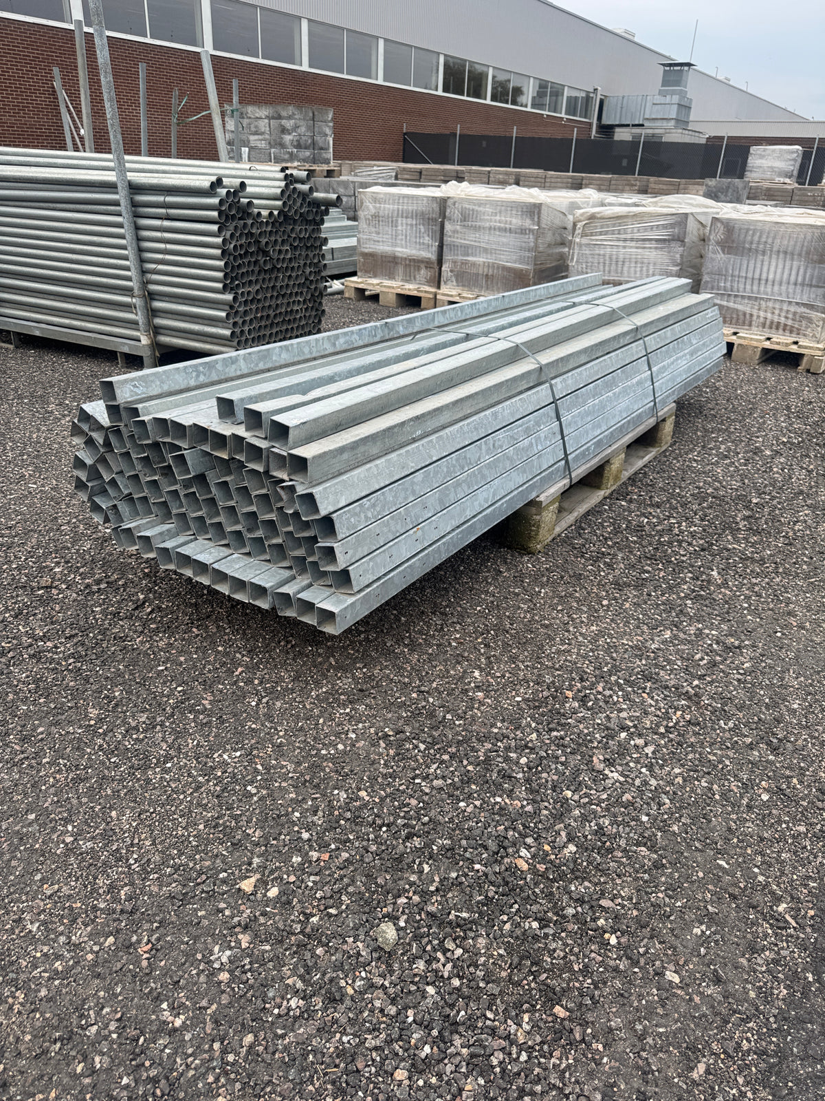 Pall Galvade Fyrkantsrör 50x50mm – 2,76m – ca 75st
