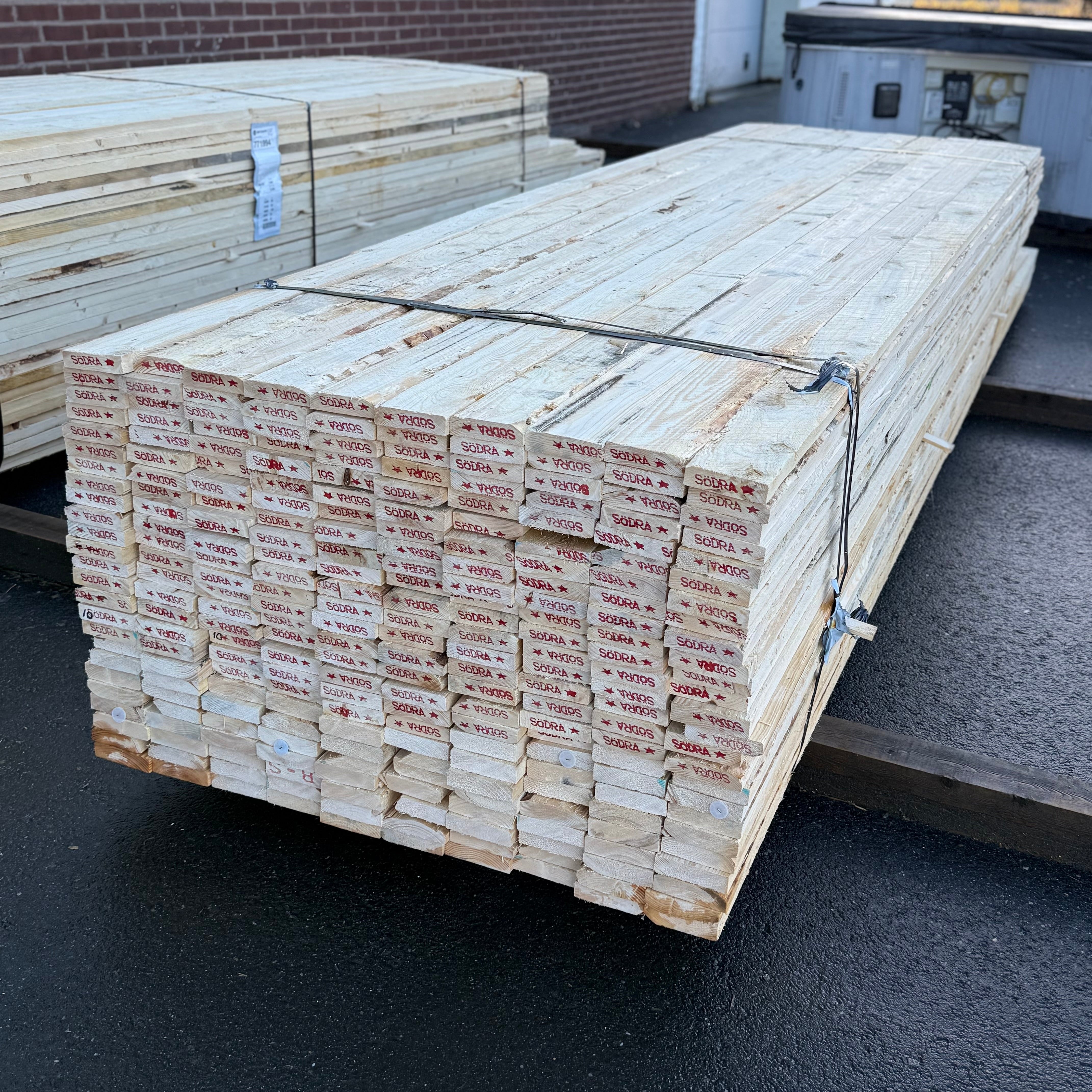 Paket Brädor 25x100mm Råsågade – 249 st (3,6–4,8 m, gran, obehandlad)