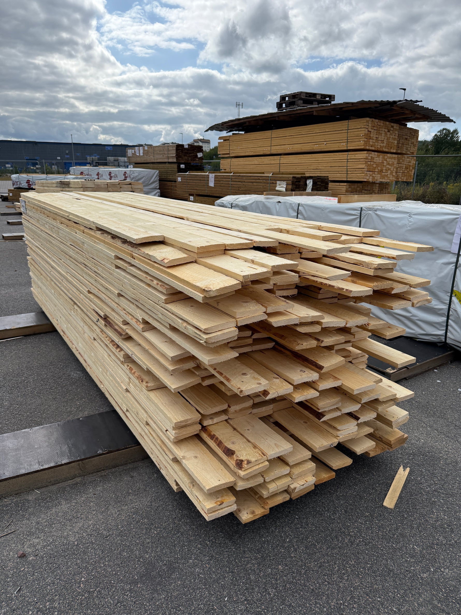 Paket Råsågade Brädor 22×125 mm – 411 st (2,40-3,90m)