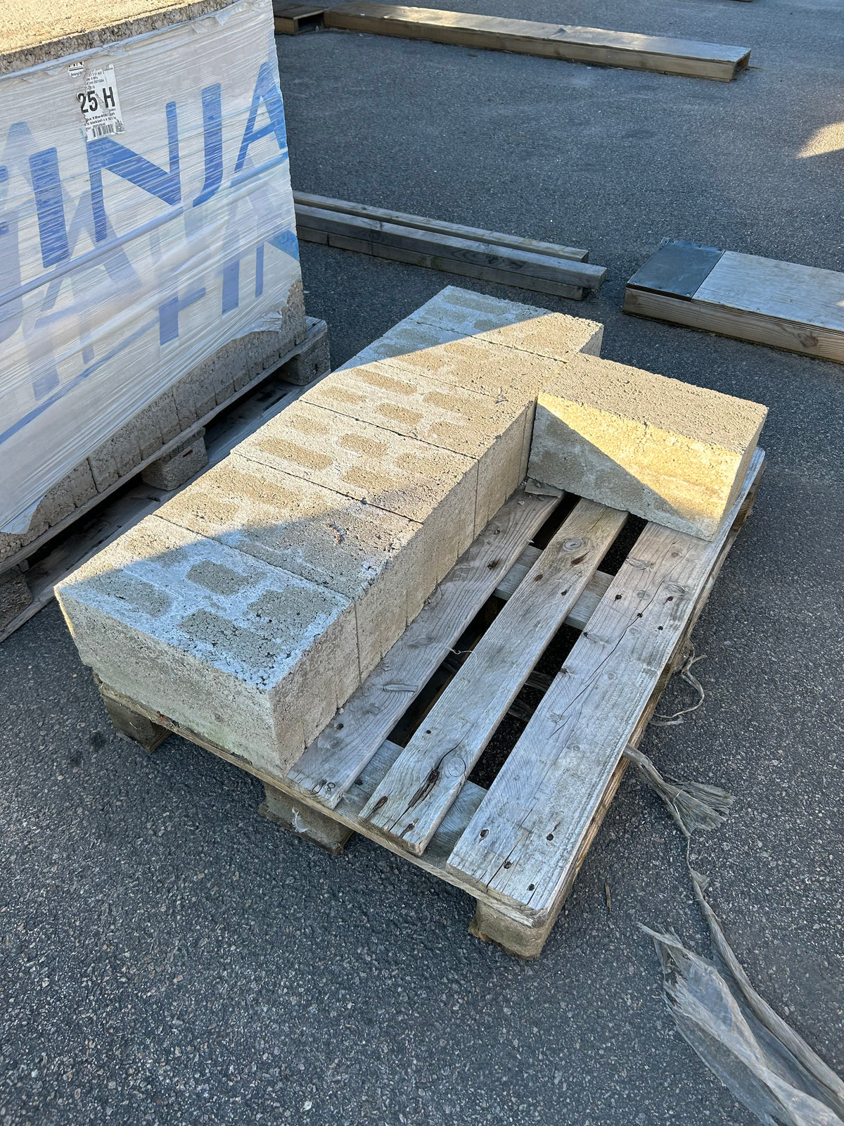Pall Finja Betong Hålsten 190×200×390 mm – 7 st