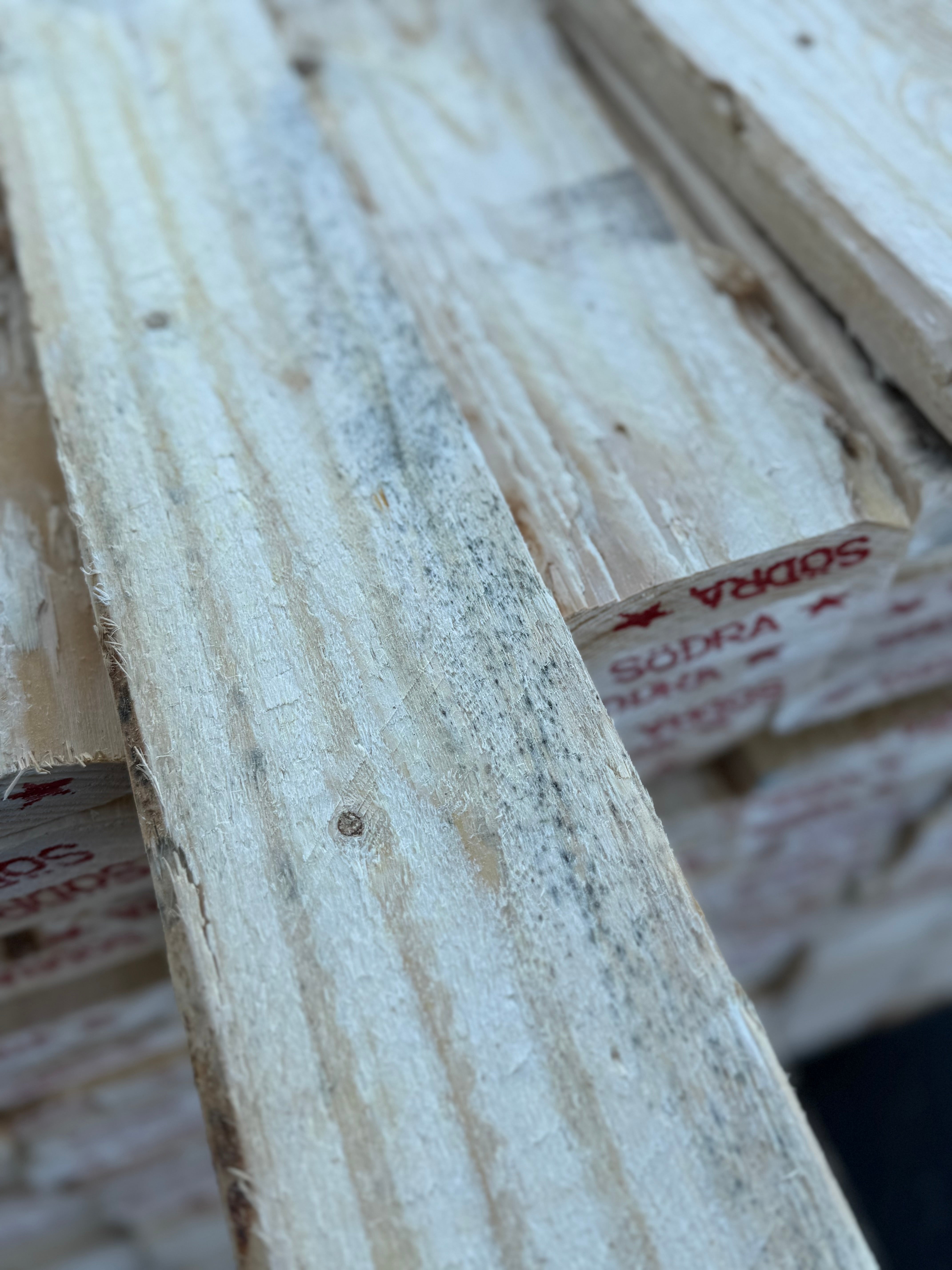 Paket Brädor 25x100mm Råsågade – 249 st (3,6–4,8 m, gran, obehandlad)